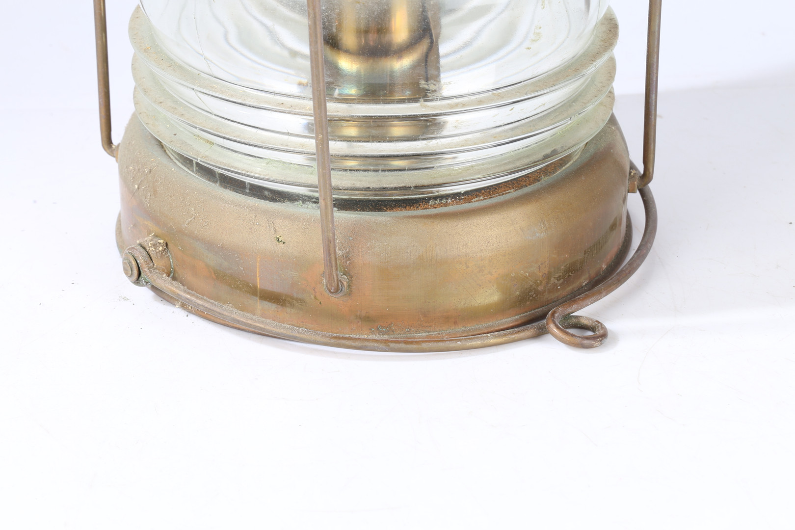 AN EARLY 20TH CENTURY BRASS SHIPS LANTERN. - Image 4 of 8