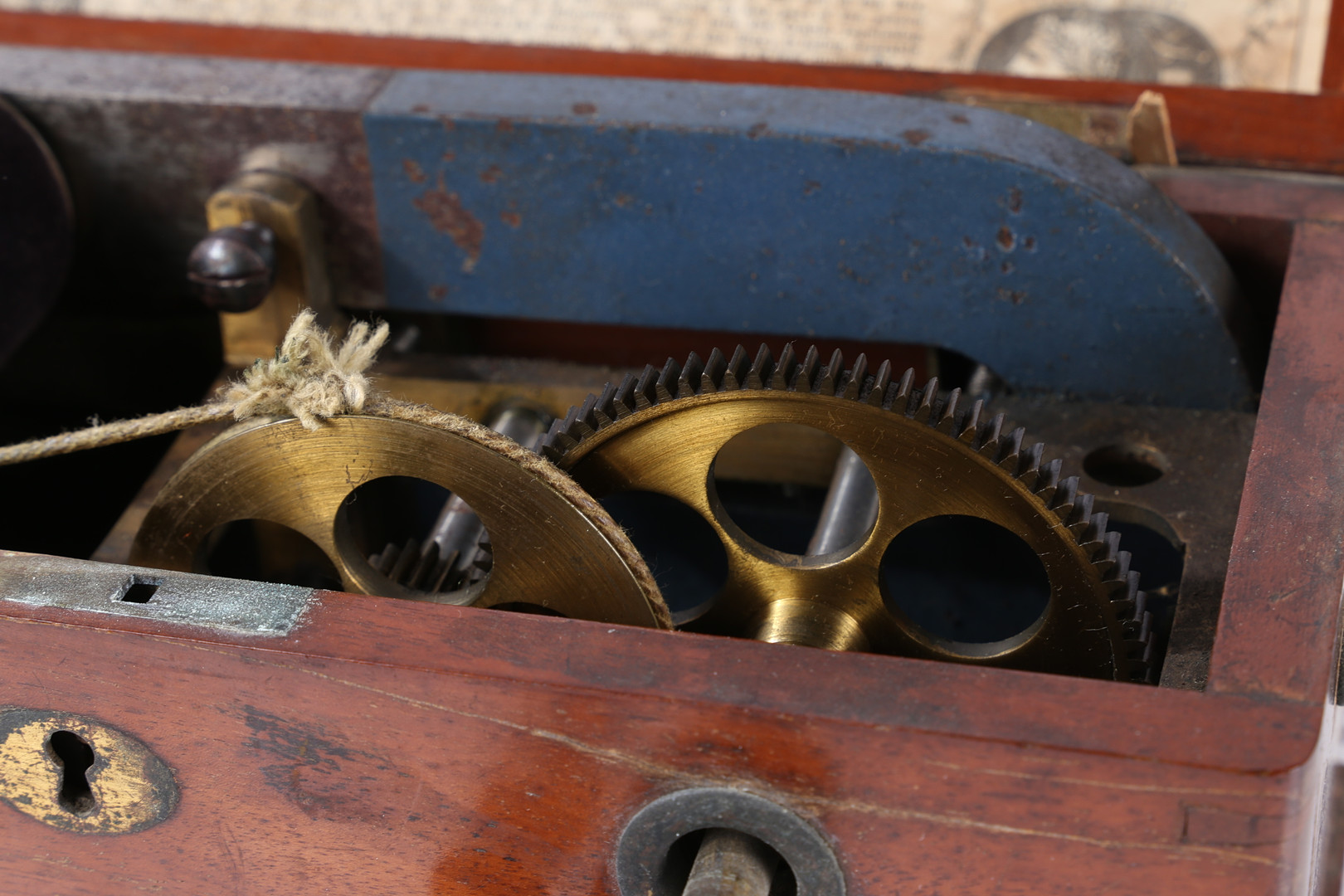 A 19TH CENTURY "IMPROVED PATENT MAGNETO ELECTRIC MACHINE FOR NERVOUS DISEASES". - Image 5 of 10