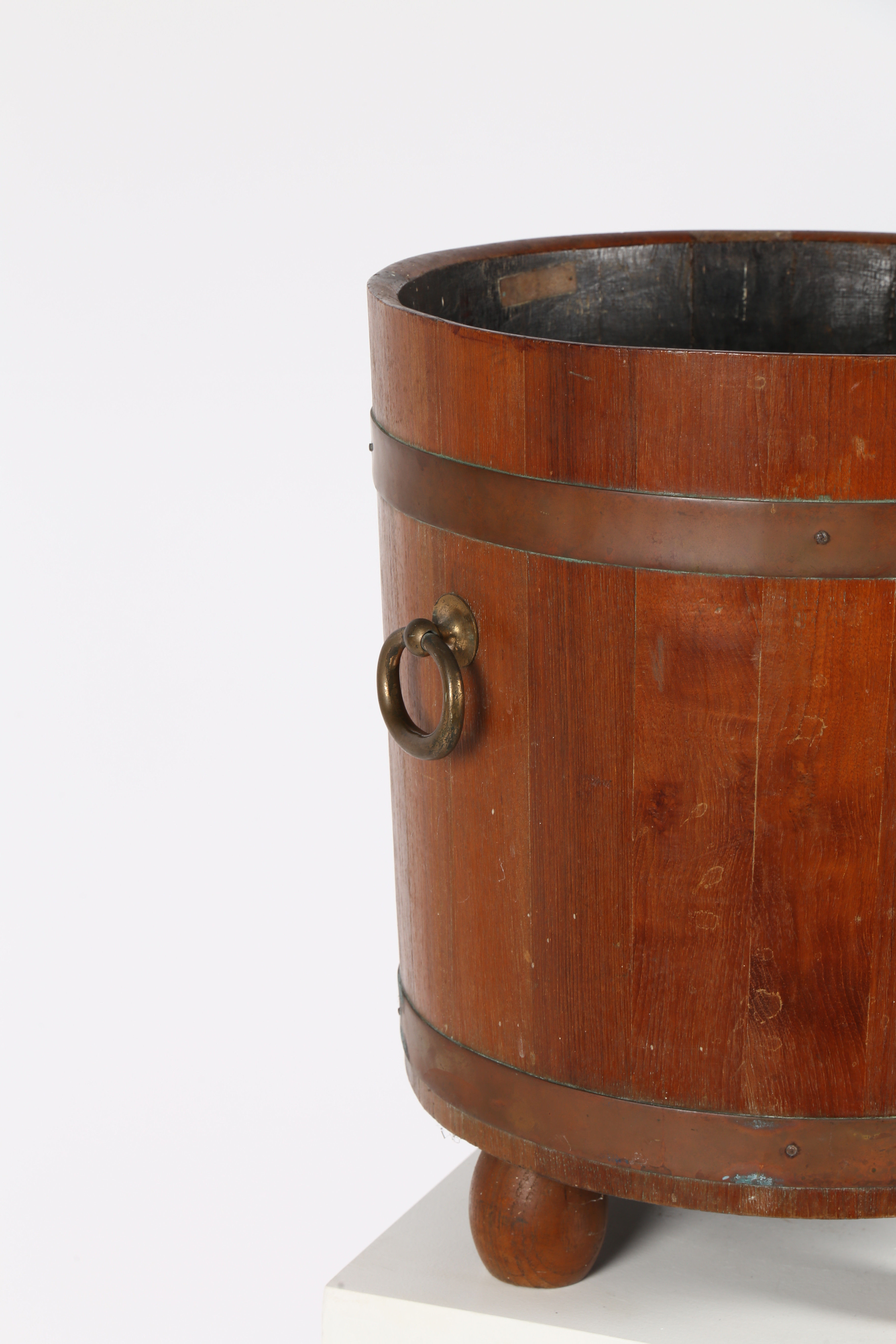 A TEAK AND COPPER BOUND BUCKET, PROBABLY MADE FROM THE TIMBER OF AN OLD SHIP. - Image 2 of 7