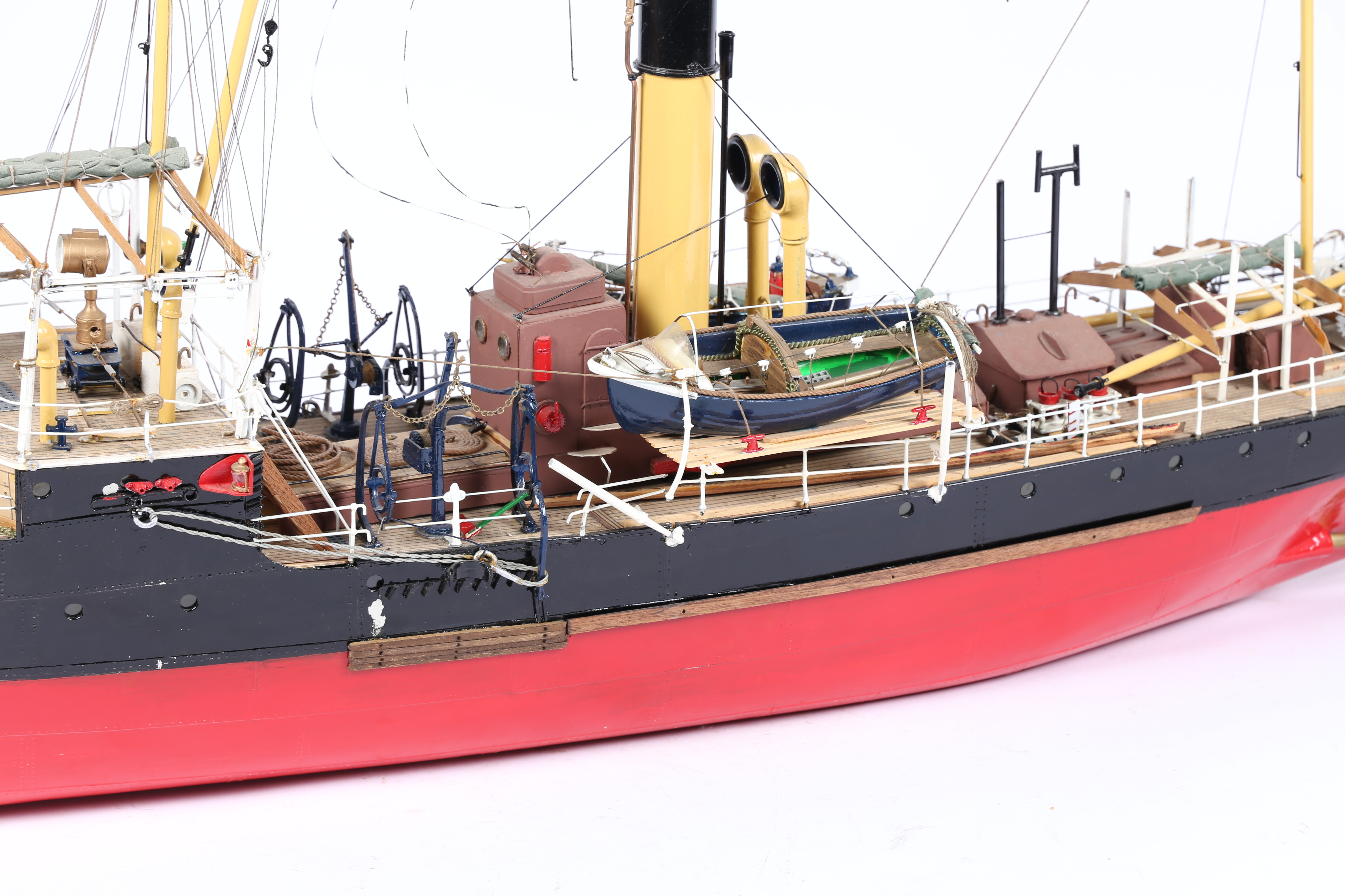A LARGE 20TH CENTURY MODEL OF A SHIP. - Image 4 of 9