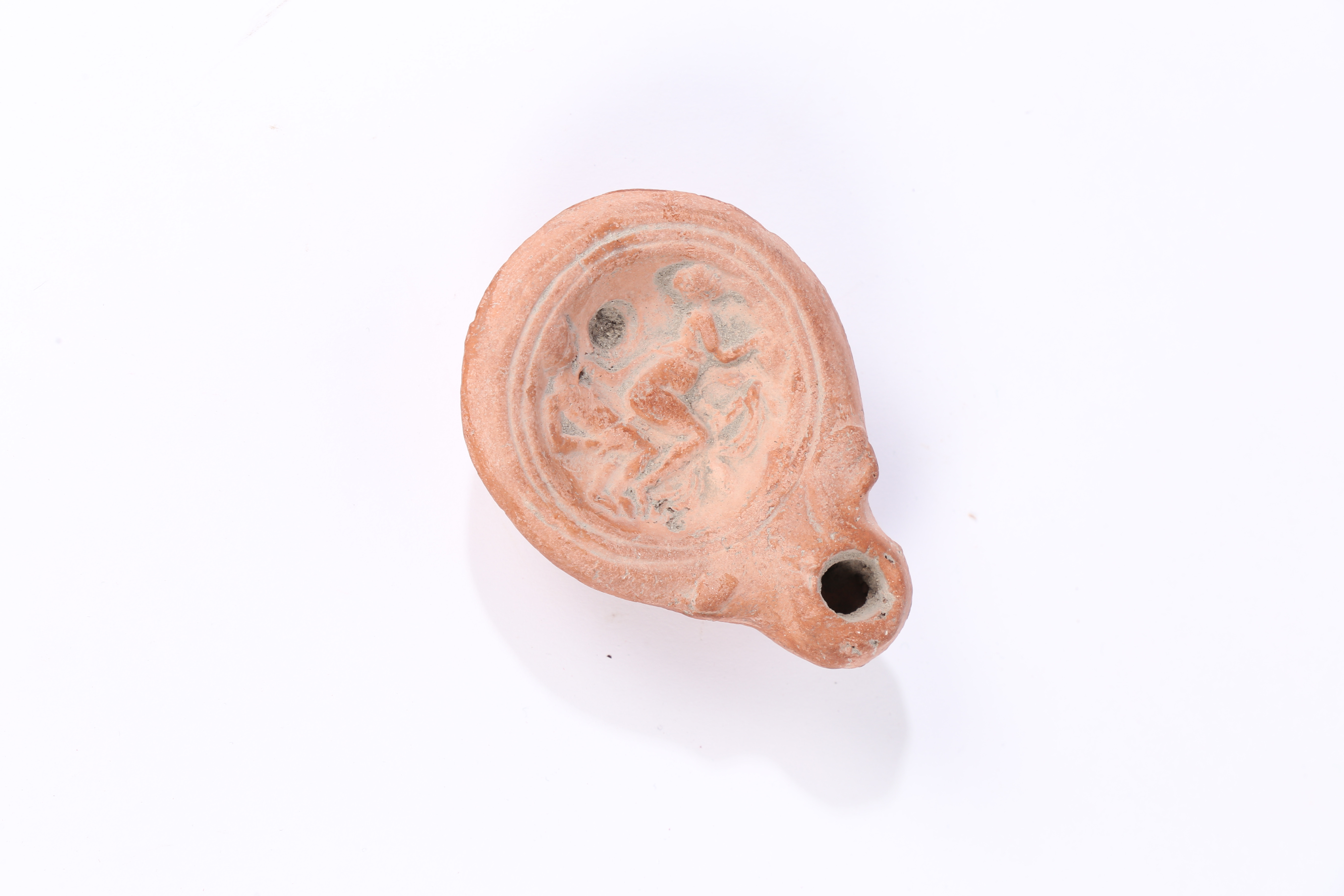 A ROMAN 1ST CENTURY AD EROTIC OIL LAMP. - Image 2 of 6