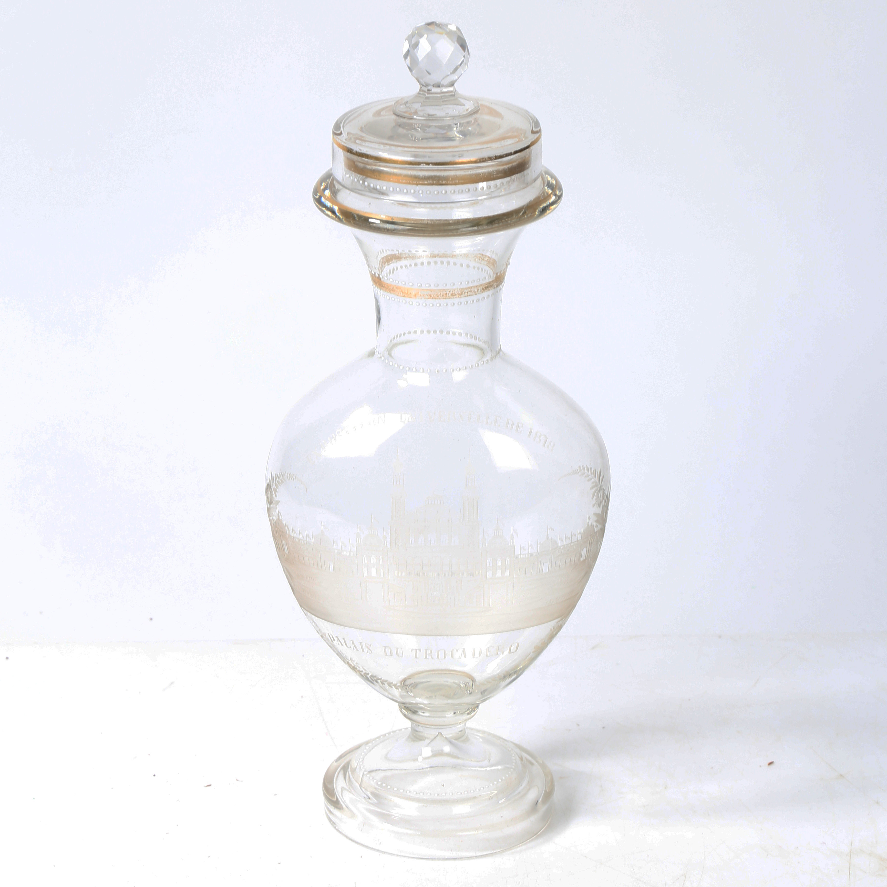 A 19TH CENTURY FRENCH COMMEMORATIVE GLASS BOTTLE.