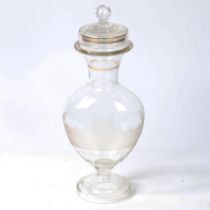 A 19TH CENTURY FRENCH COMMEMORATIVE GLASS BOTTLE.