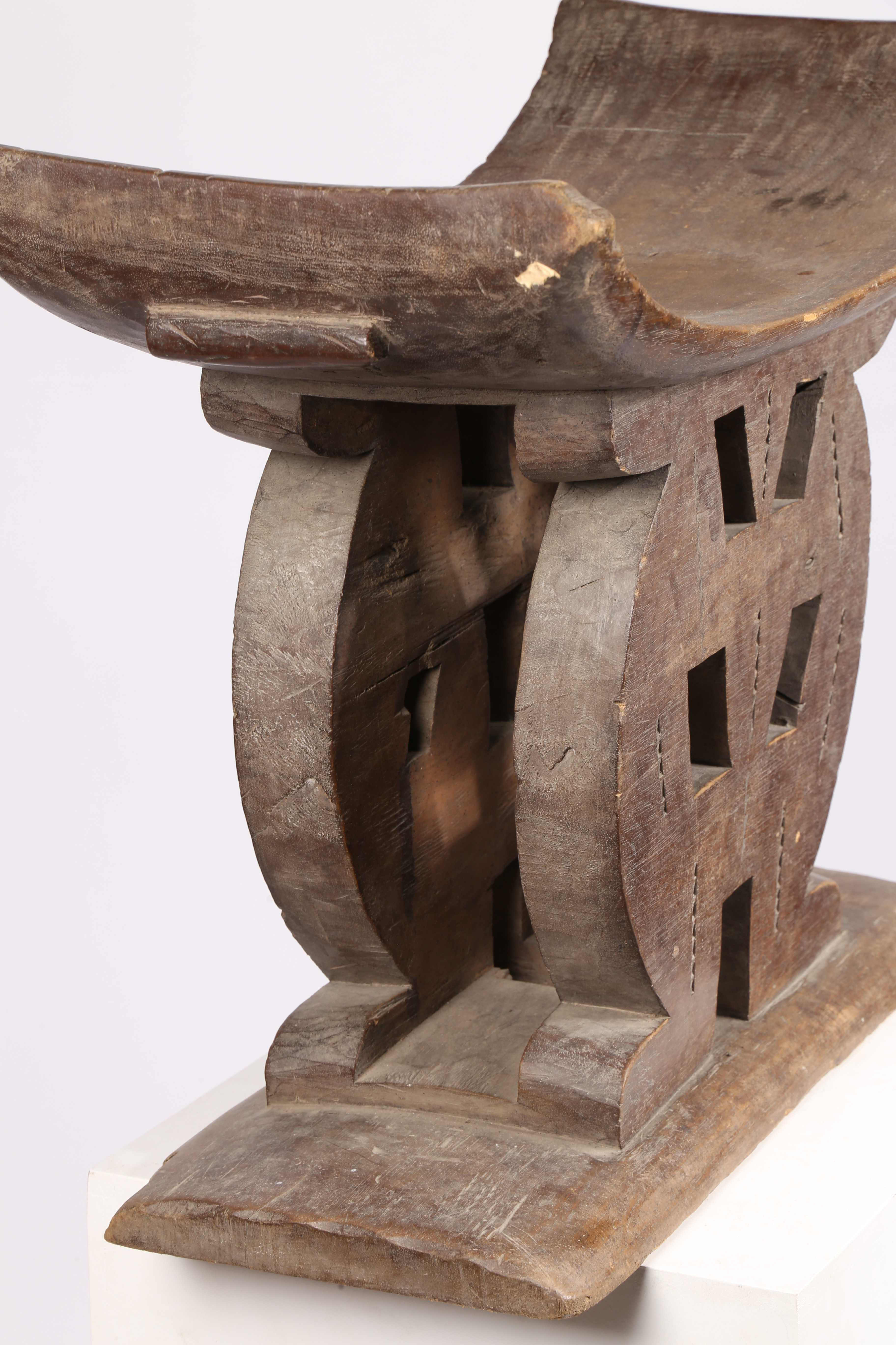 AN ASHANTI STOOL, GHANA. - Image 4 of 7