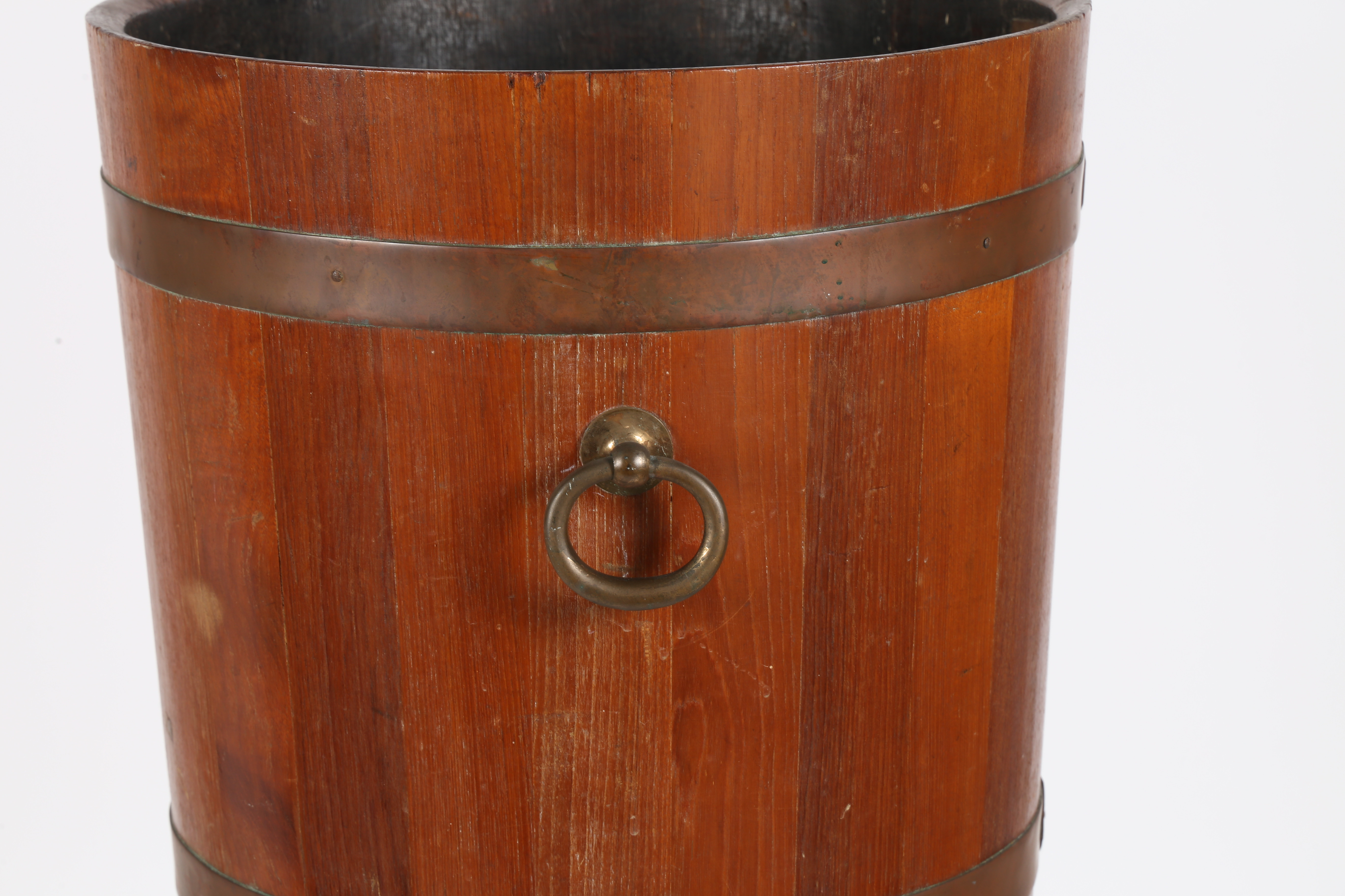 A TEAK AND COPPER BOUND BUCKET, PROBABLY MADE FROM THE TIMBER OF AN OLD SHIP. - Image 6 of 7