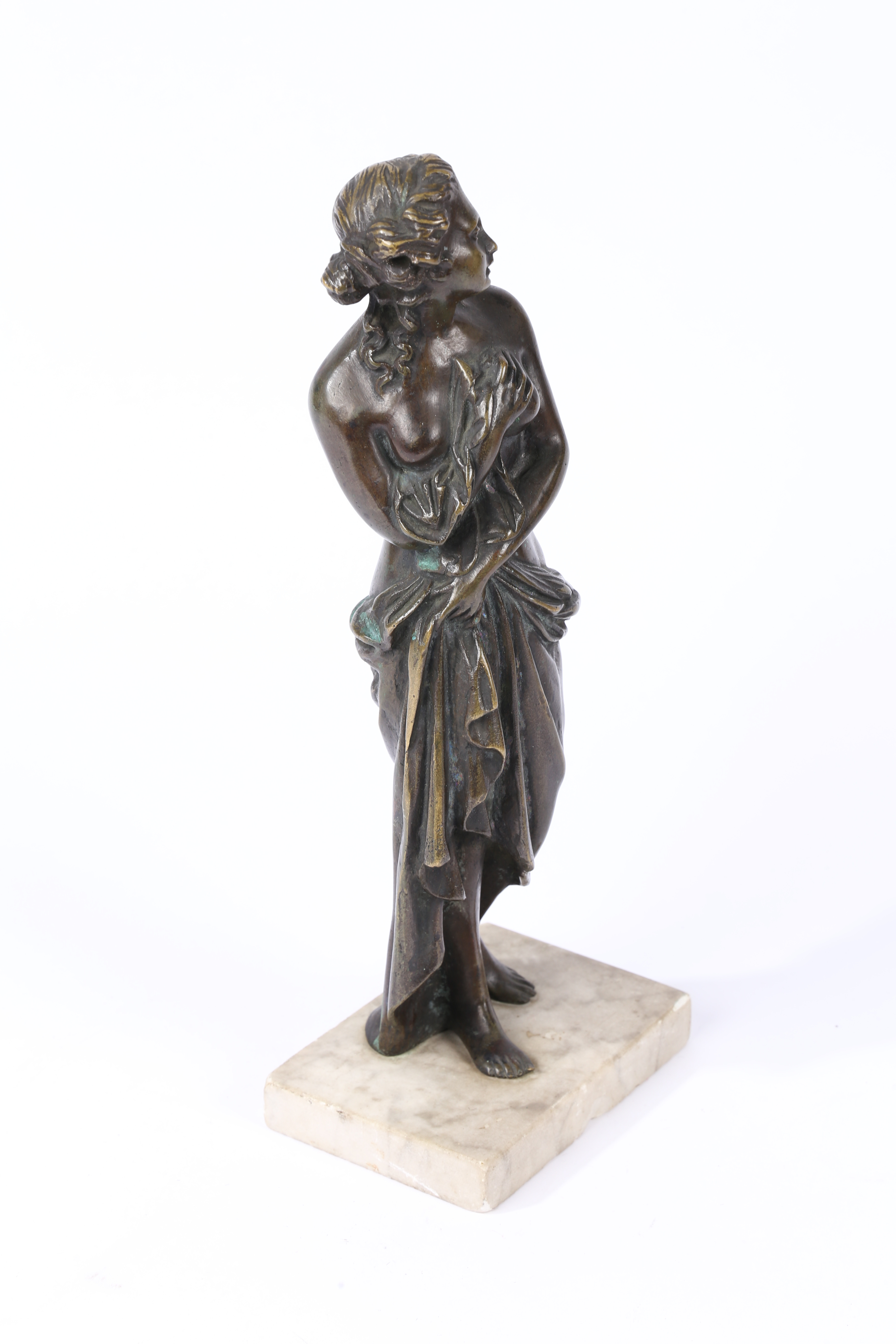 A 19TH CENTURY BRONZE SCULPTURE OF A CLASSICAL NUDE LADY. - Image 5 of 7