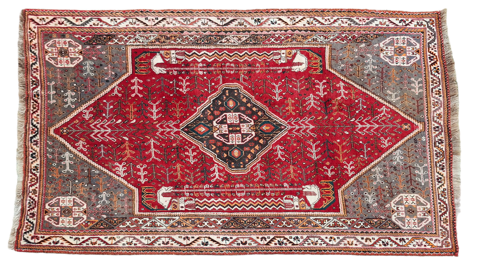 A SOUTH WEST PERSIAN QASHQAI RUG.