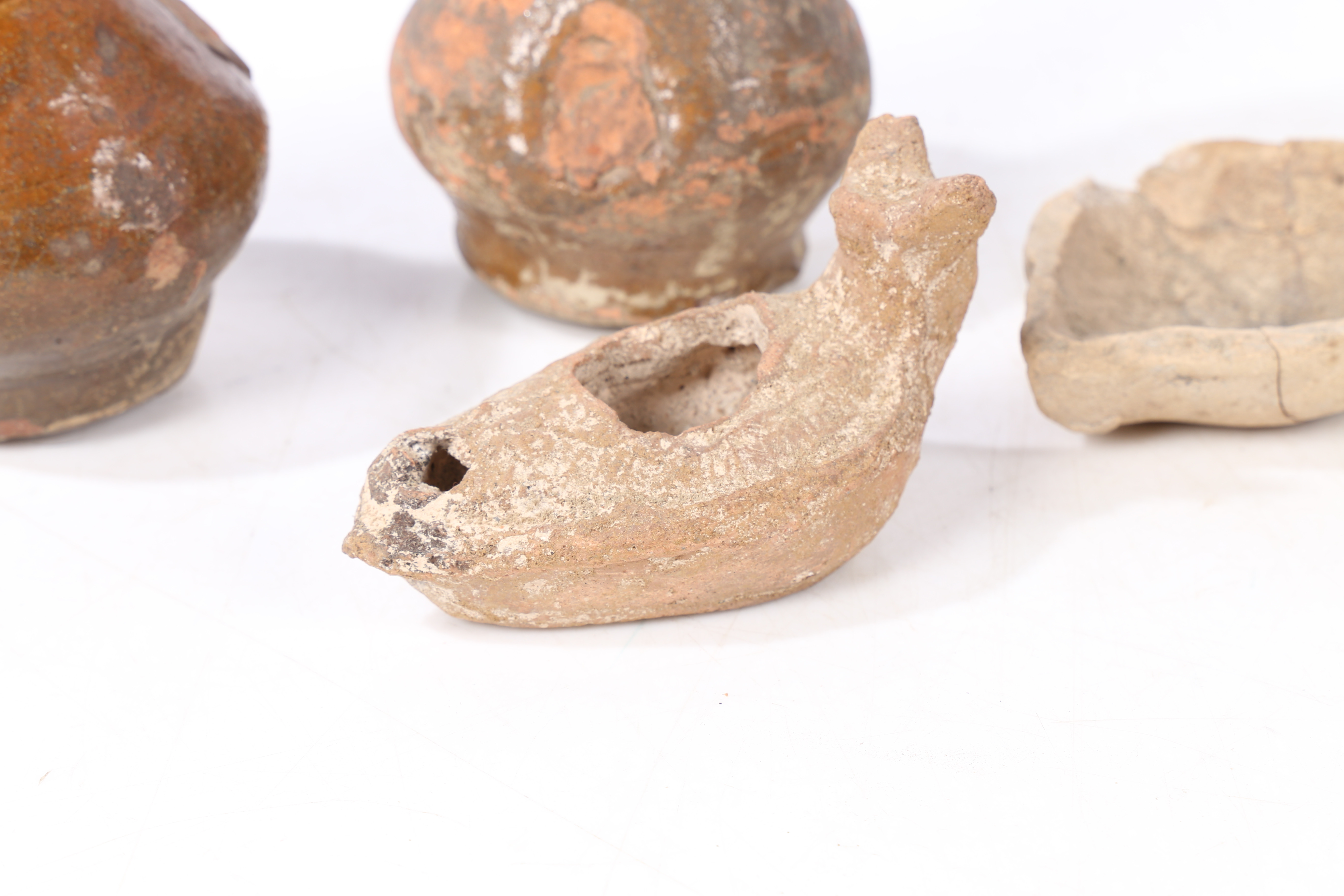 A BYZANTINE POTTYER OIL LAMP, CIRCA 6TH - 8TH CENTURY AD. - Image 4 of 7