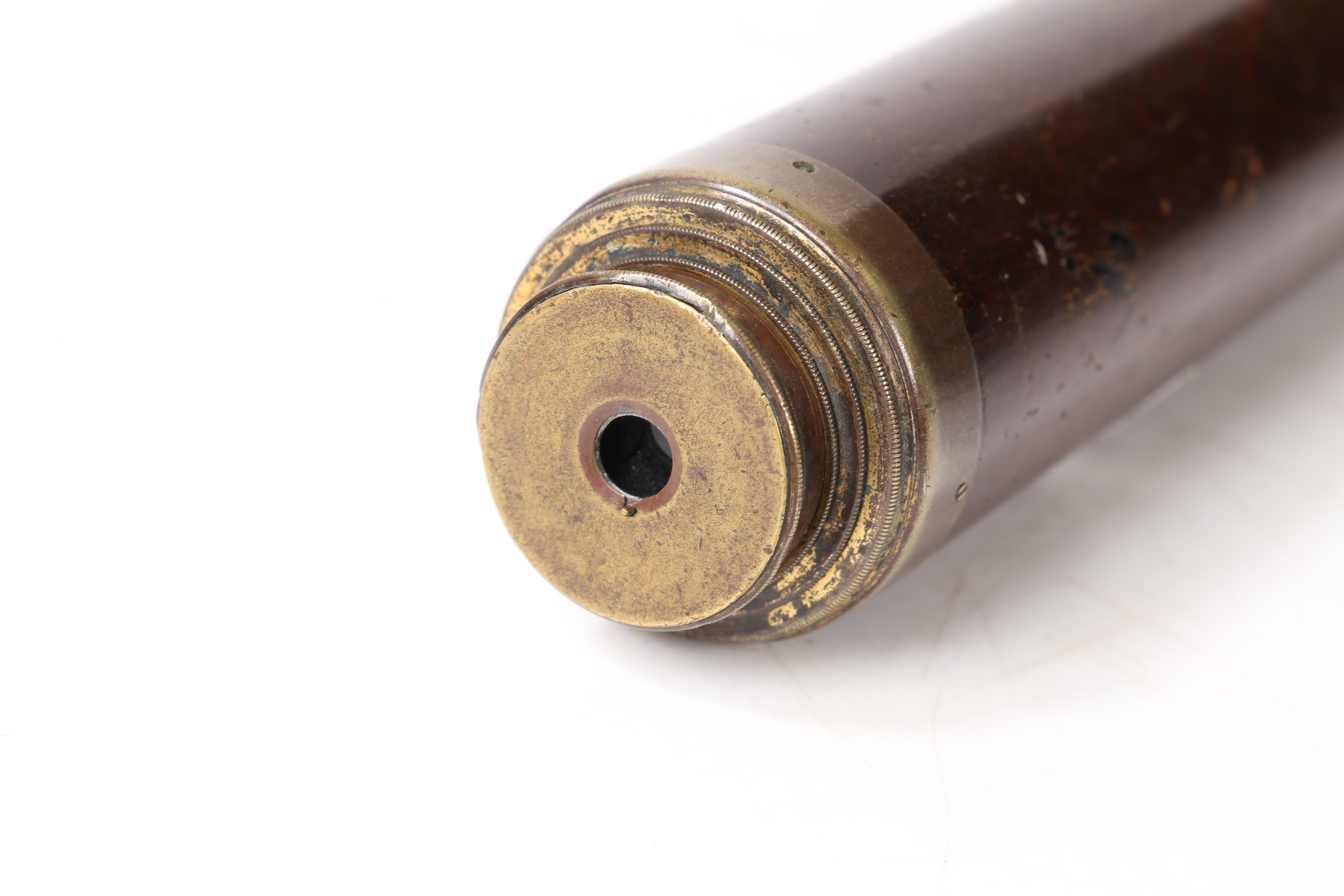 EARLY 19TH CENTURY BRASS AND BROWN LEATHER MOUNTED THREE DRAWER TELESCOPE BY DUDLEY ADAMS. - Bild 6 aus 6