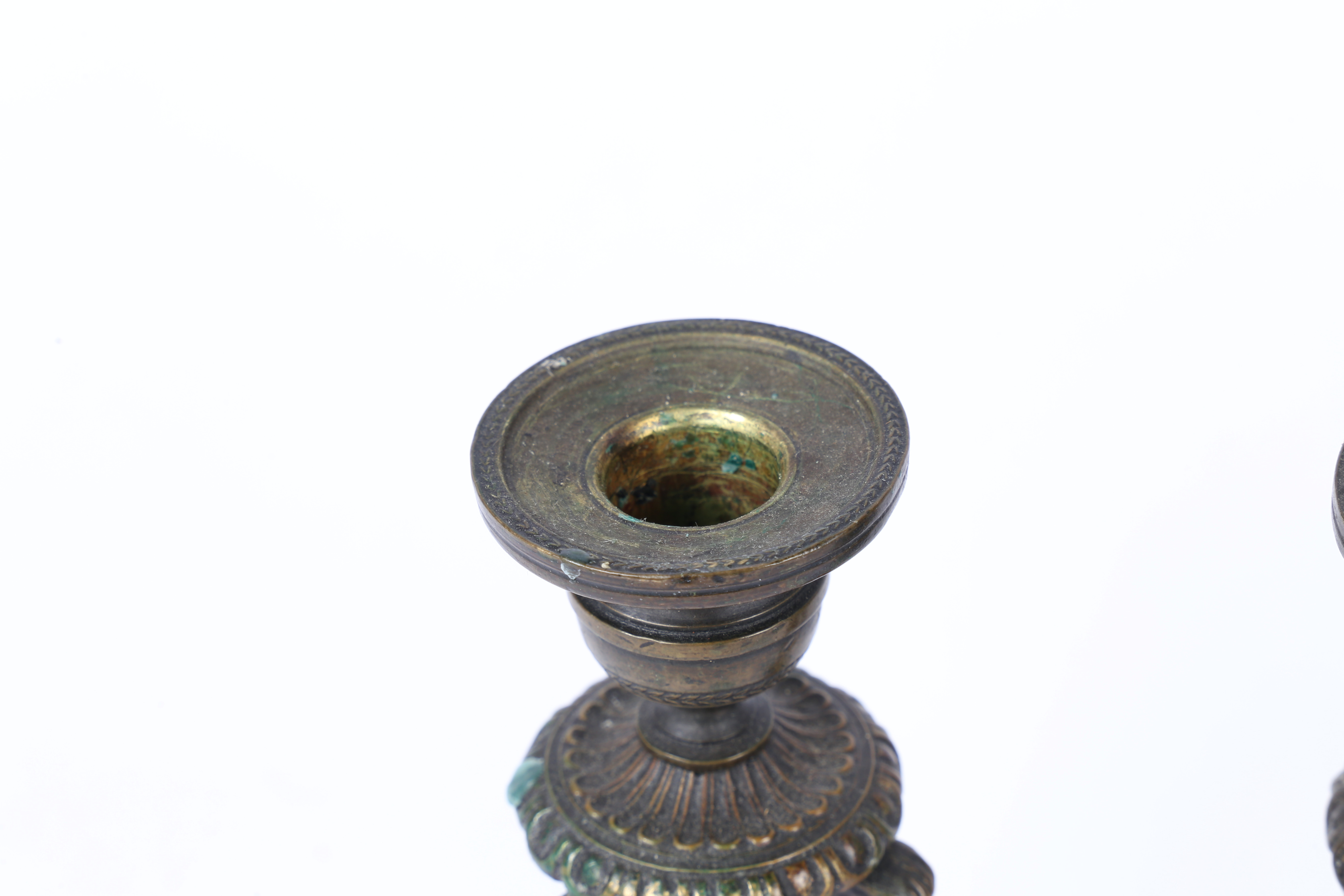 IN THE MANNER OF CHENEY OF LONDON A PAIR OF REGENCY BRONZE CANDLESTICKS. - Image 5 of 6