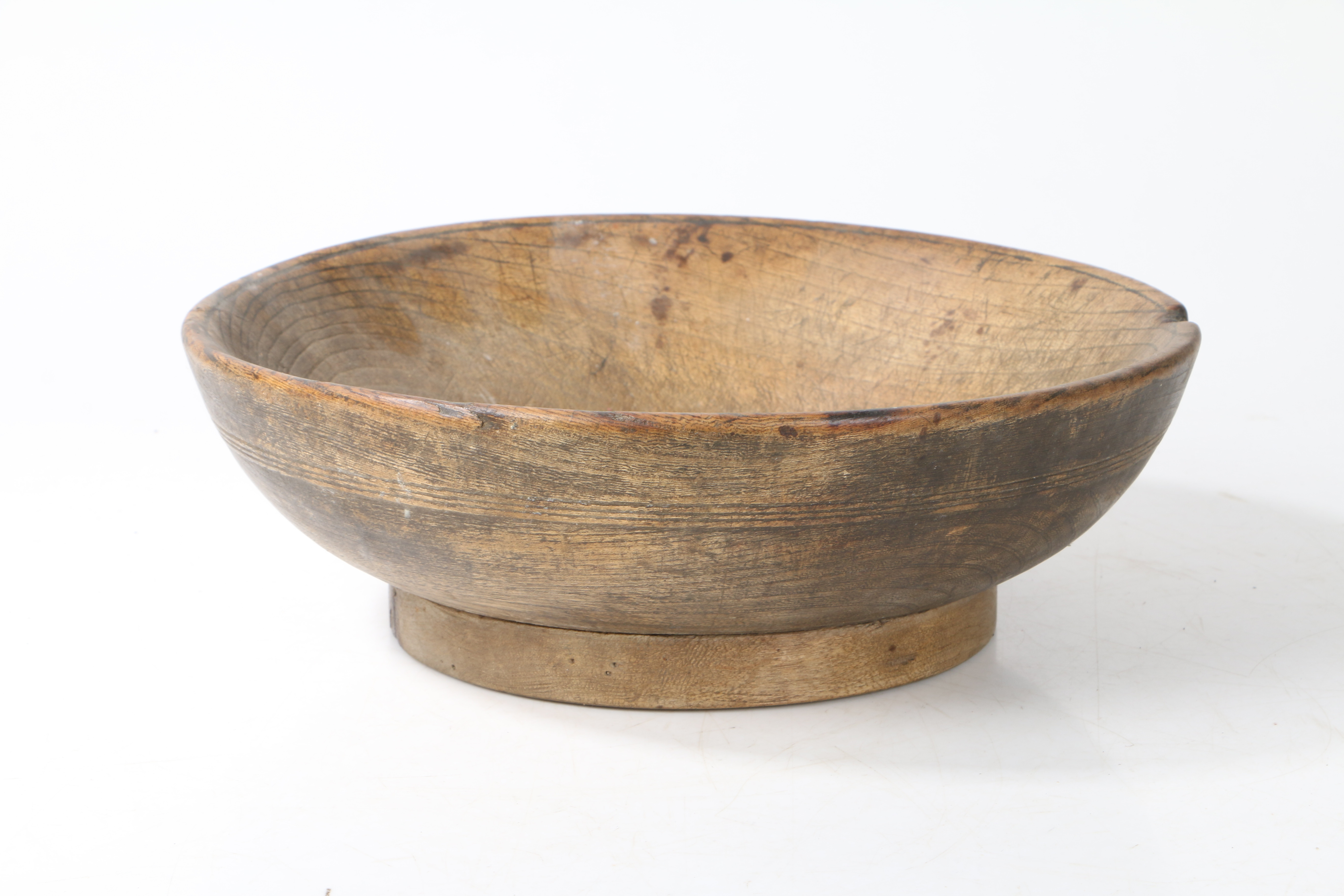 A 19TH CENTURY ELM TURNED BOWL. - Image 5 of 5