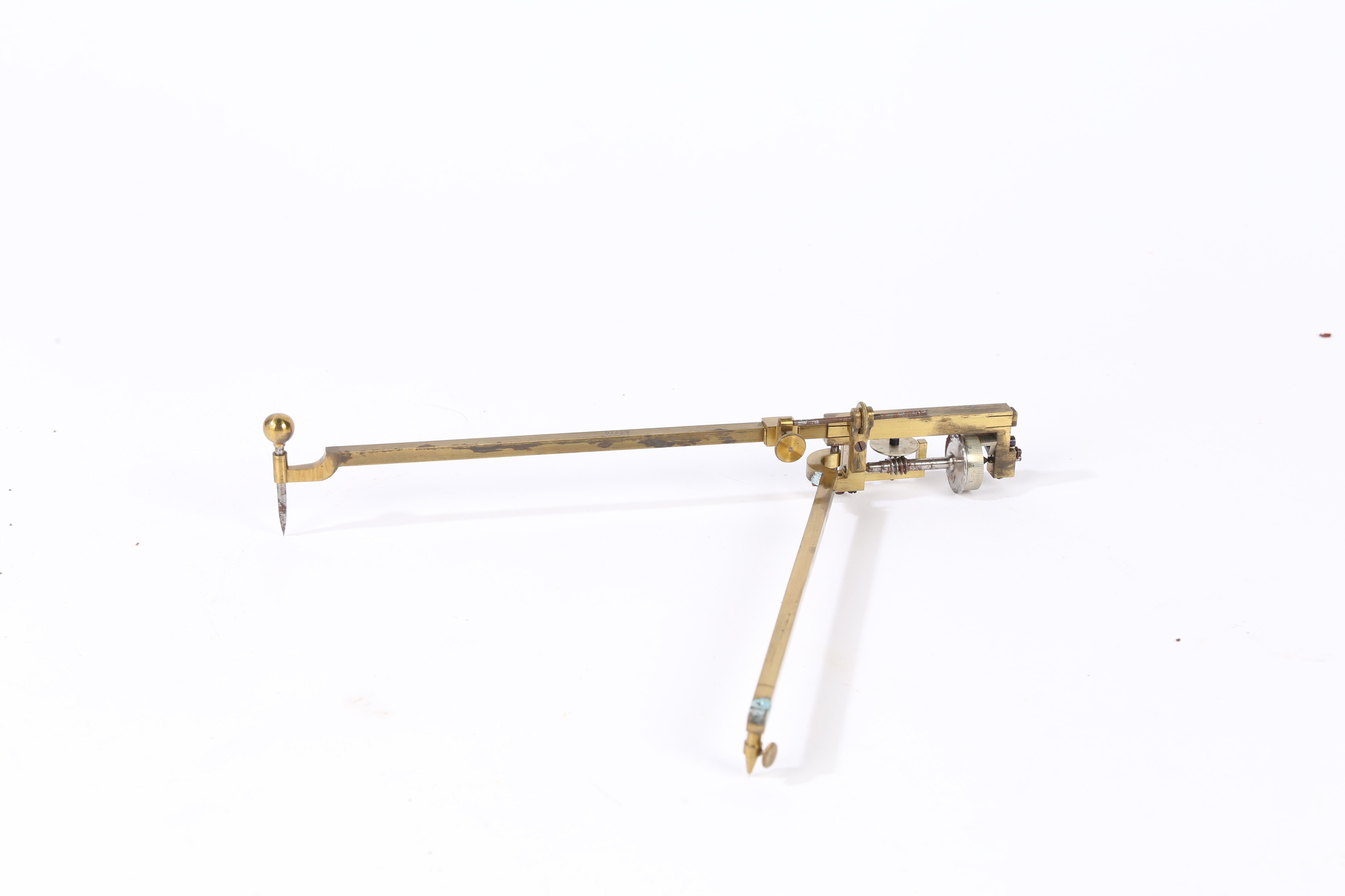 A LATE 19TH/20TH CENTURY BRASS PLANIMETER BY ELLIOTT BROS LONDON. - Bild 2 aus 4