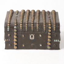 A EARLY 20TH CENTURY LEATHER STUDDED JEWELLERY BOX.