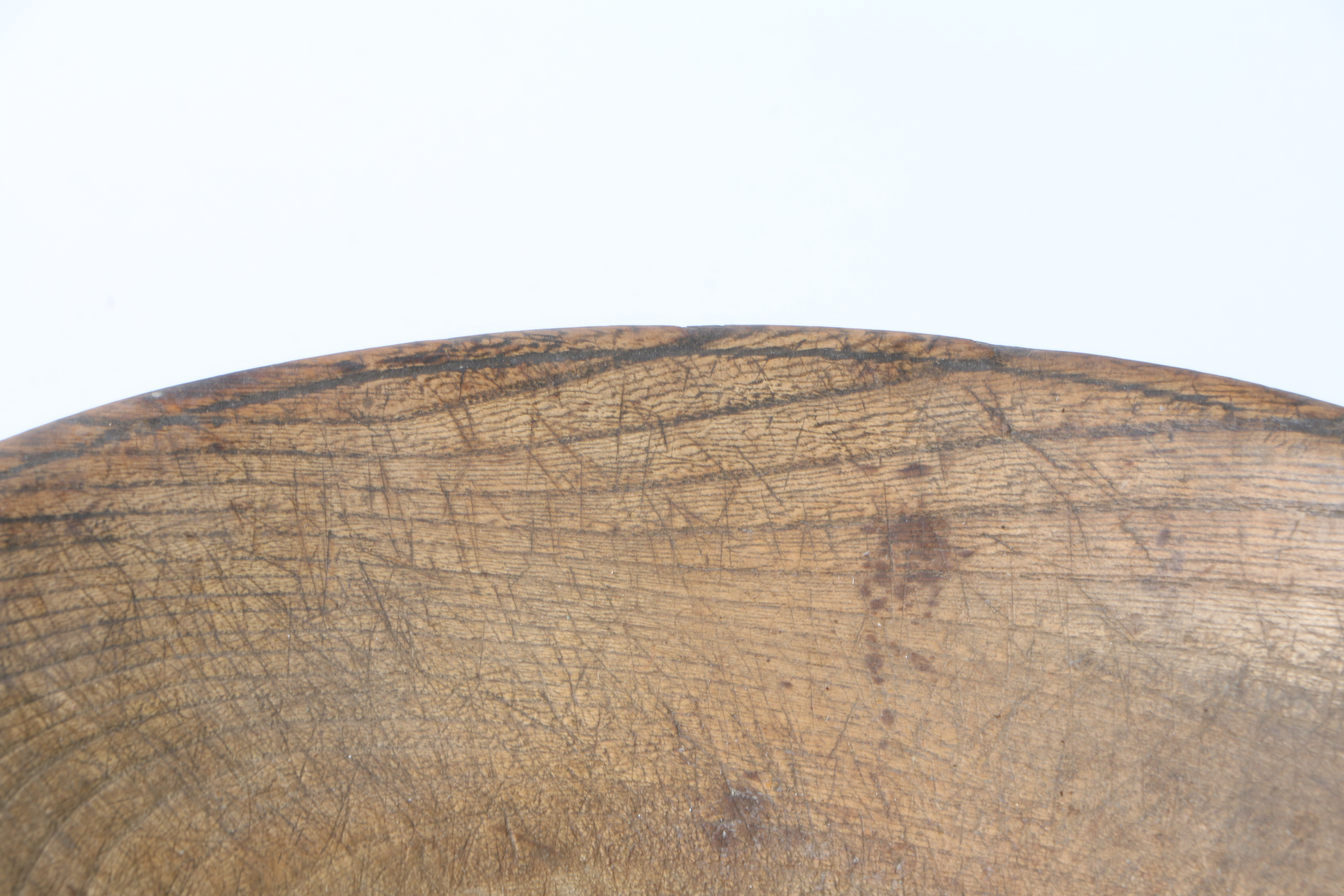 A 19TH CENTURY ELM TURNED BOWL. - Image 3 of 5