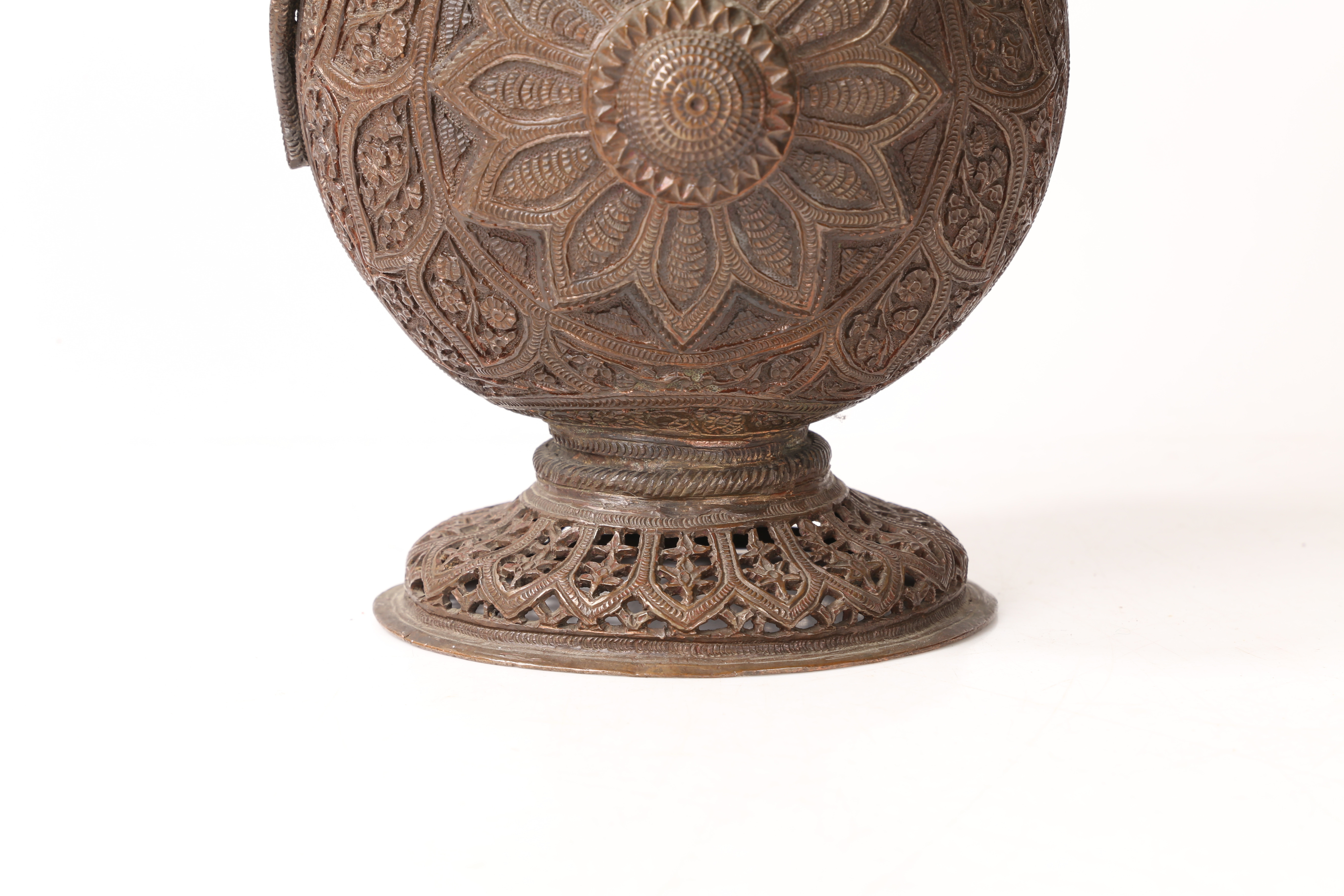 A 19TH CENTURY PERSIAN COPPER EWER. - Image 4 of 11