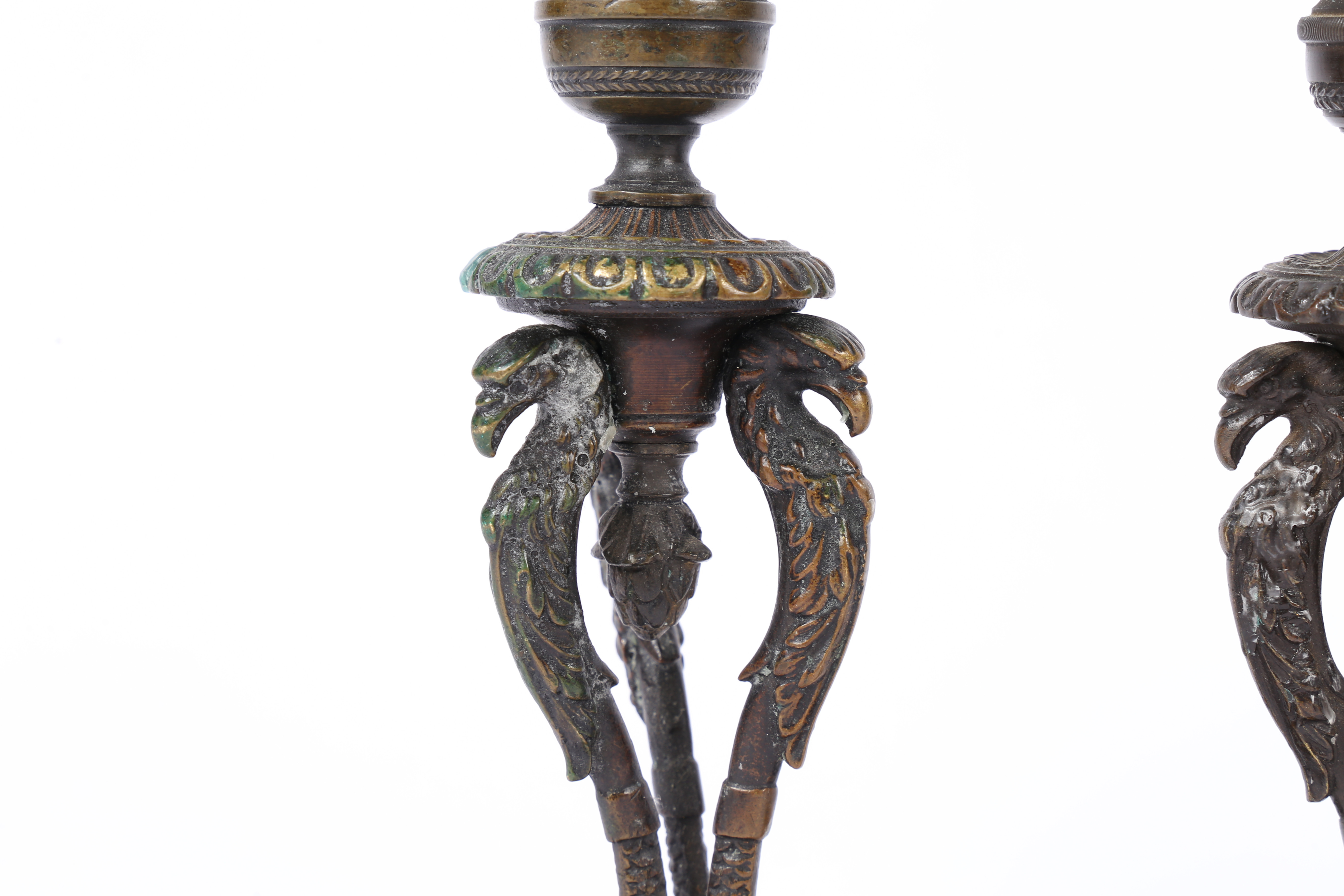 IN THE MANNER OF CHENEY OF LONDON A PAIR OF REGENCY BRONZE CANDLESTICKS. - Image 6 of 6