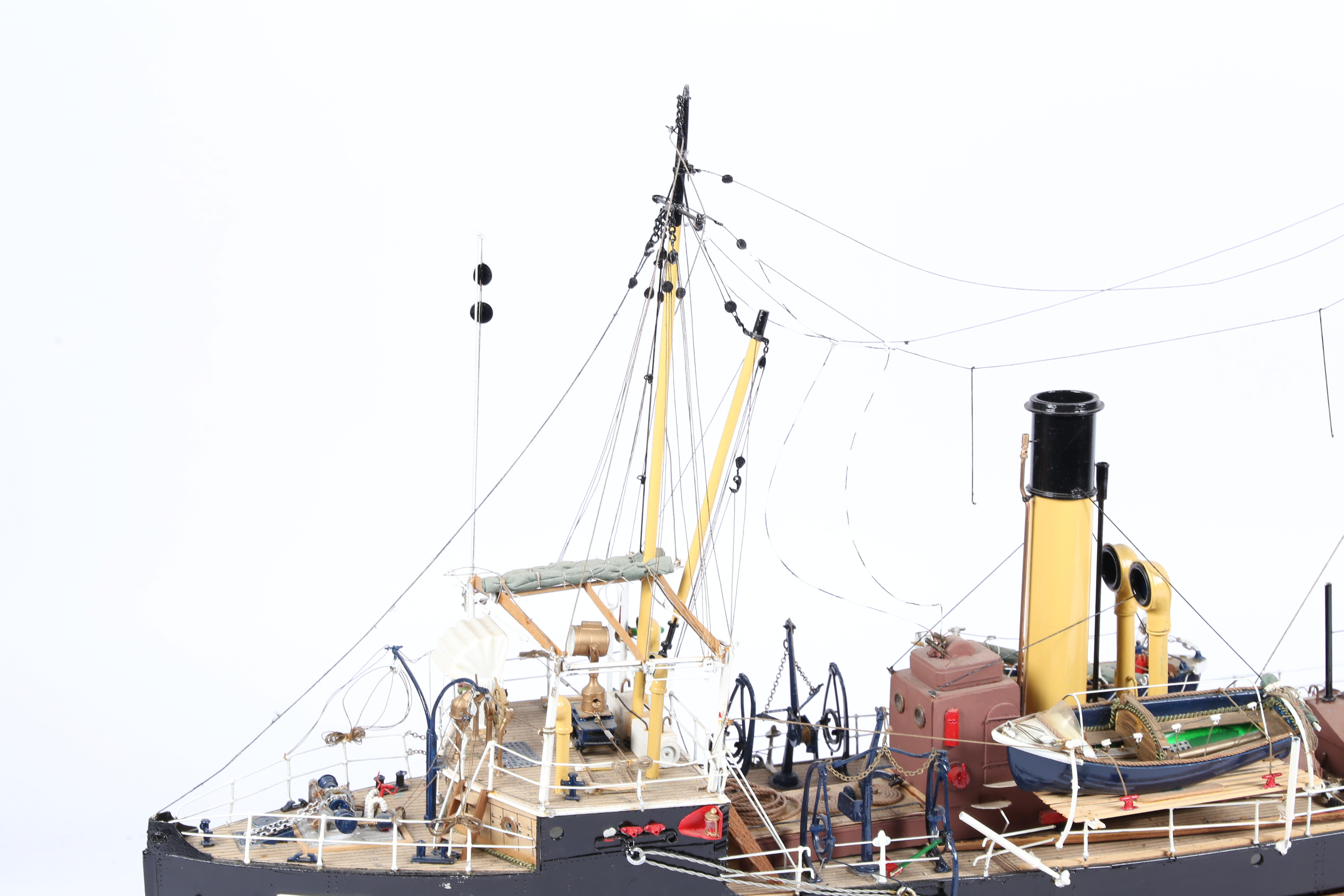 A LARGE 20TH CENTURY MODEL OF A SHIP. - Image 3 of 9