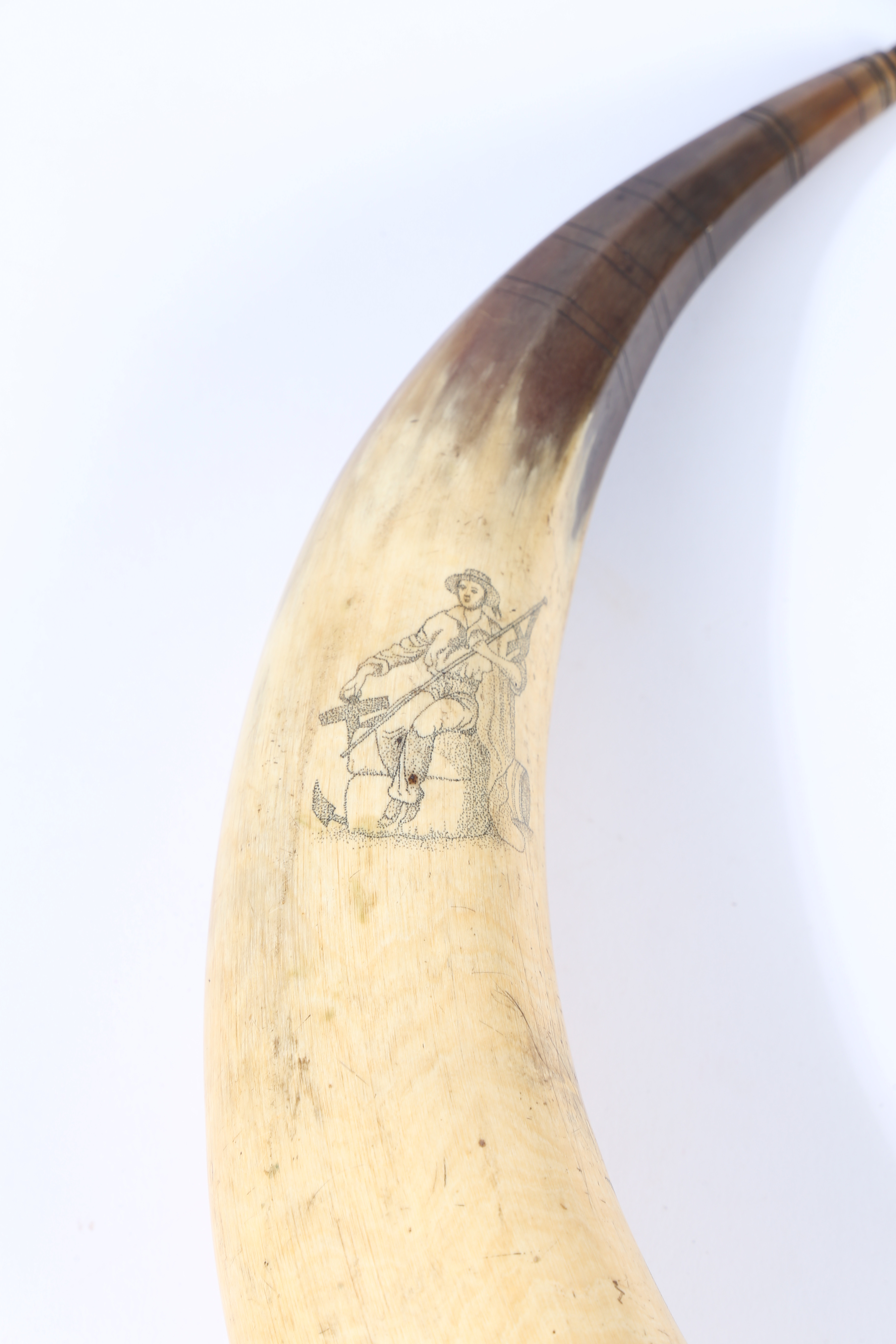 A LARGE PAIR OF 19TH CENTURY SCRIMSHAW HORNS. - Image 9 of 11