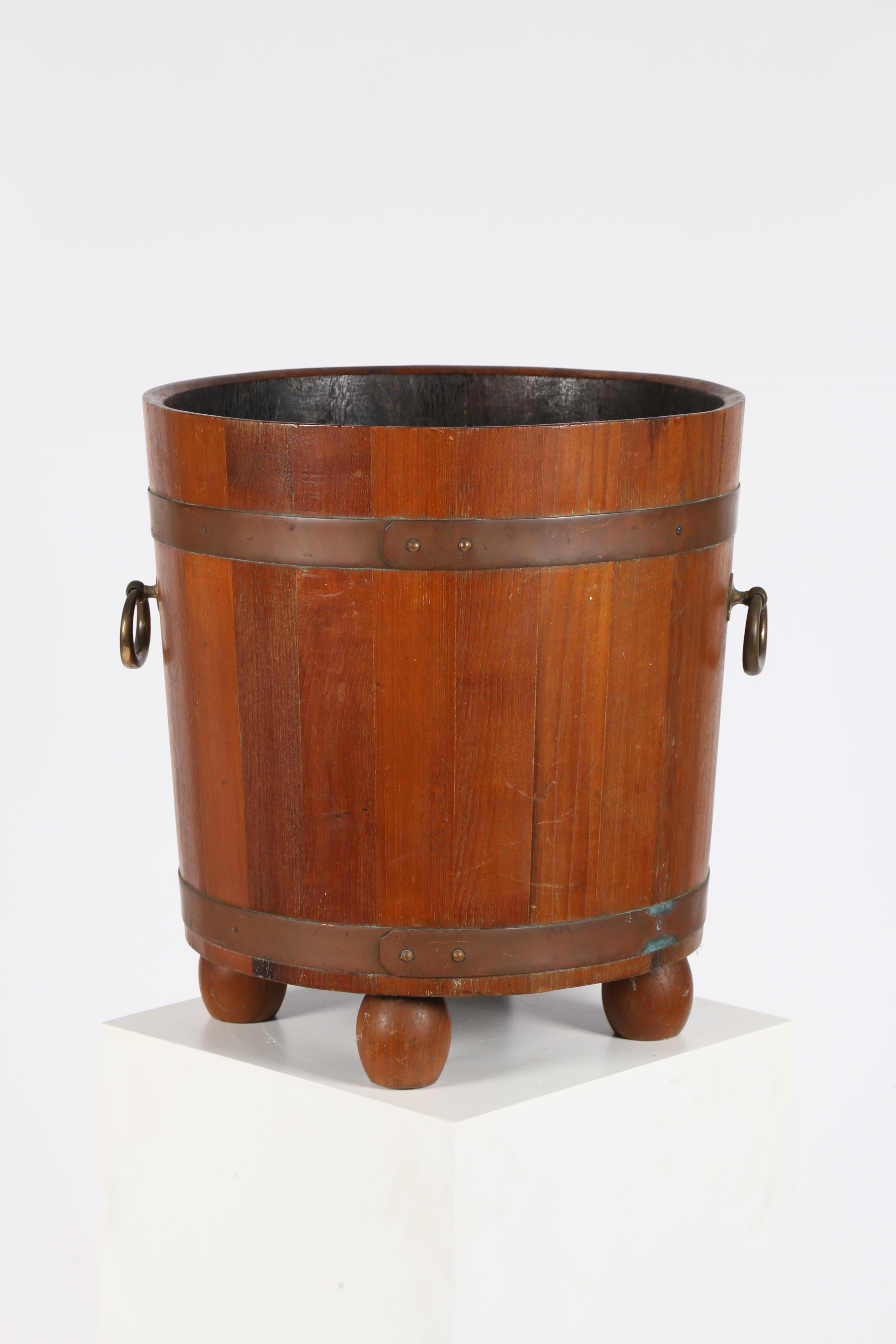 A TEAK AND COPPER BOUND BUCKET, PROBABLY MADE FROM THE TIMBER OF AN OLD SHIP. - Image 7 of 7