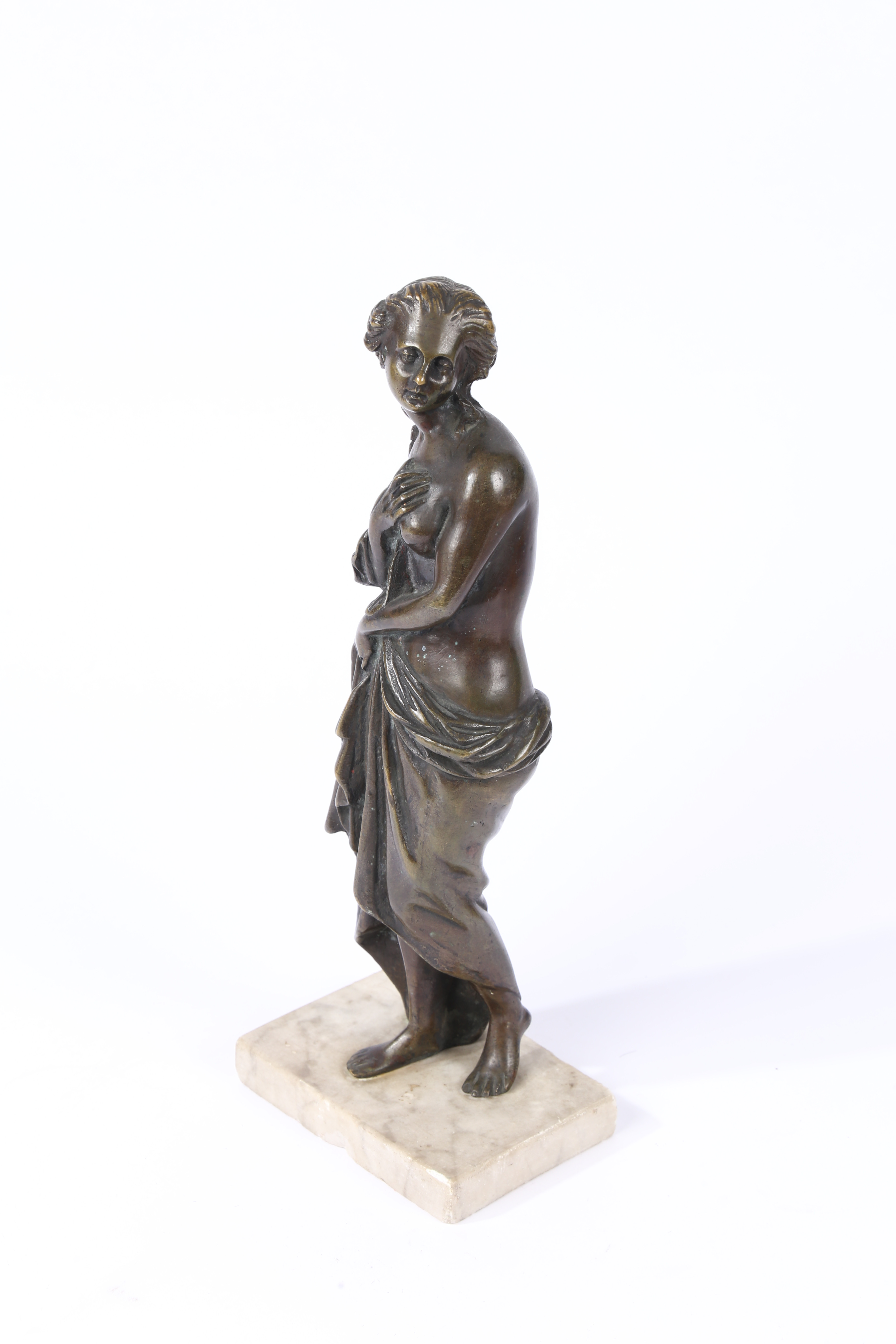 A 19TH CENTURY BRONZE SCULPTURE OF A CLASSICAL NUDE LADY. - Image 3 of 7