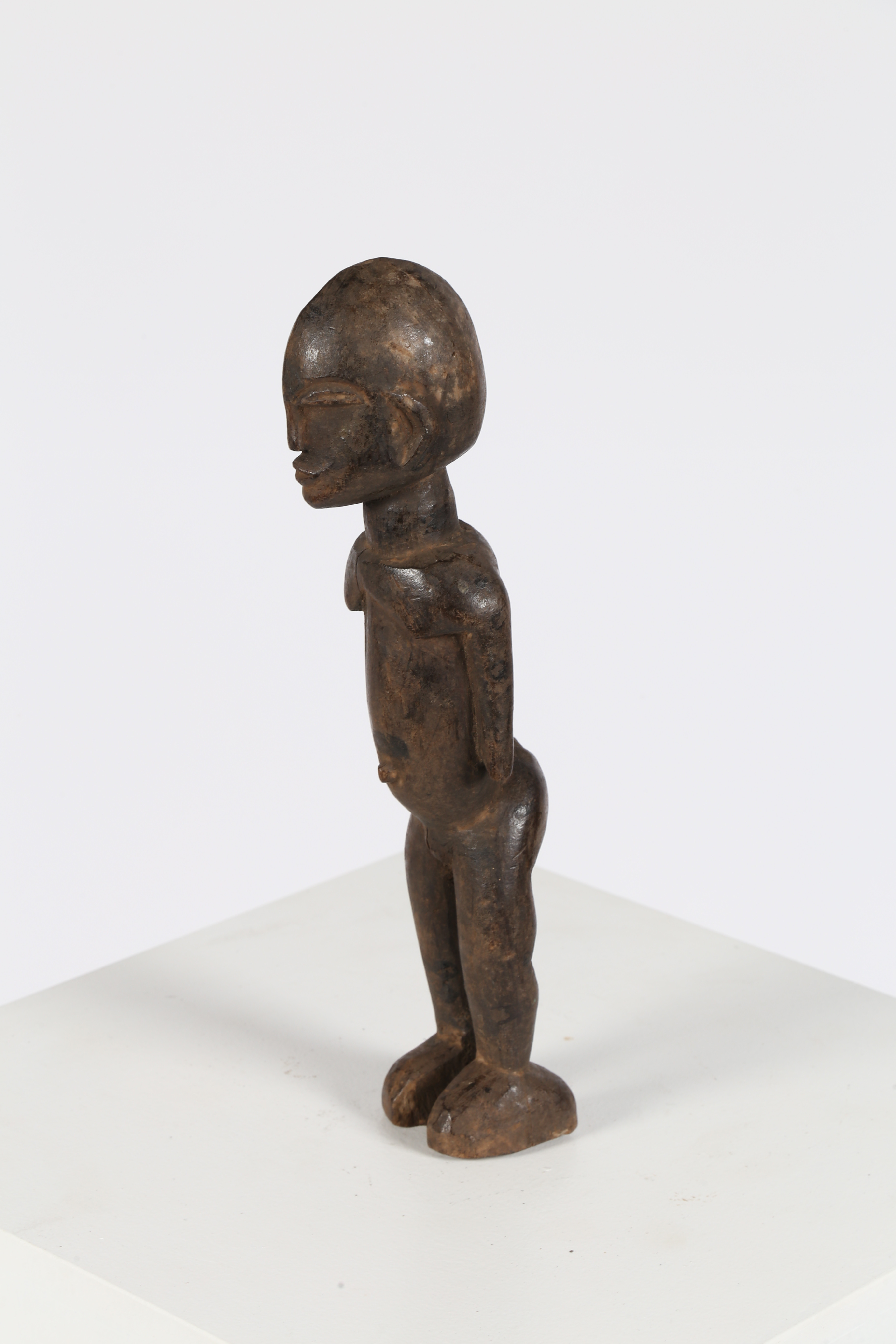 A BAULE STANDING MALE FIGURE, IVORY COATS/COTE D'IVOIRE. - Image 4 of 8