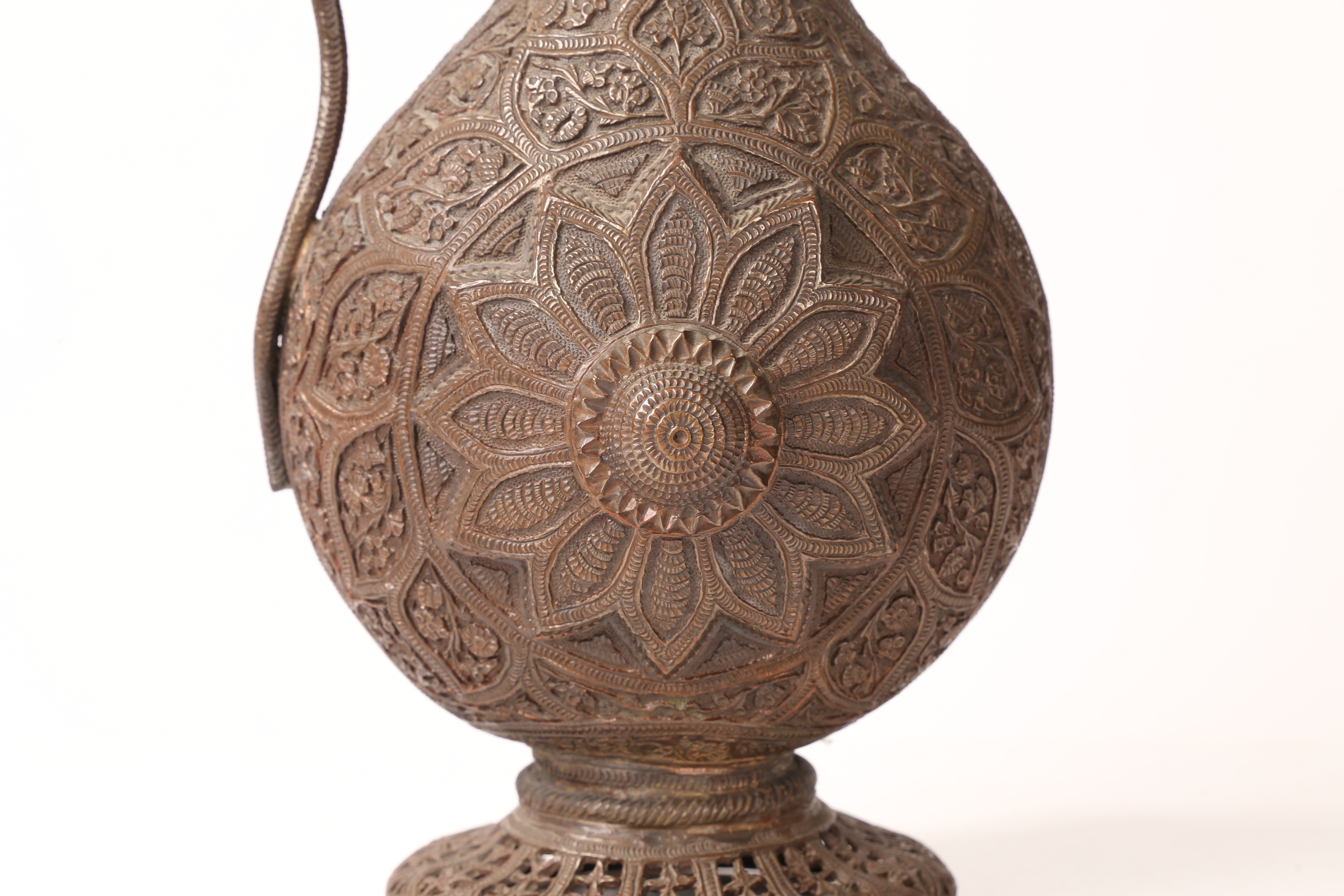 A 19TH CENTURY PERSIAN COPPER EWER. - Image 5 of 11