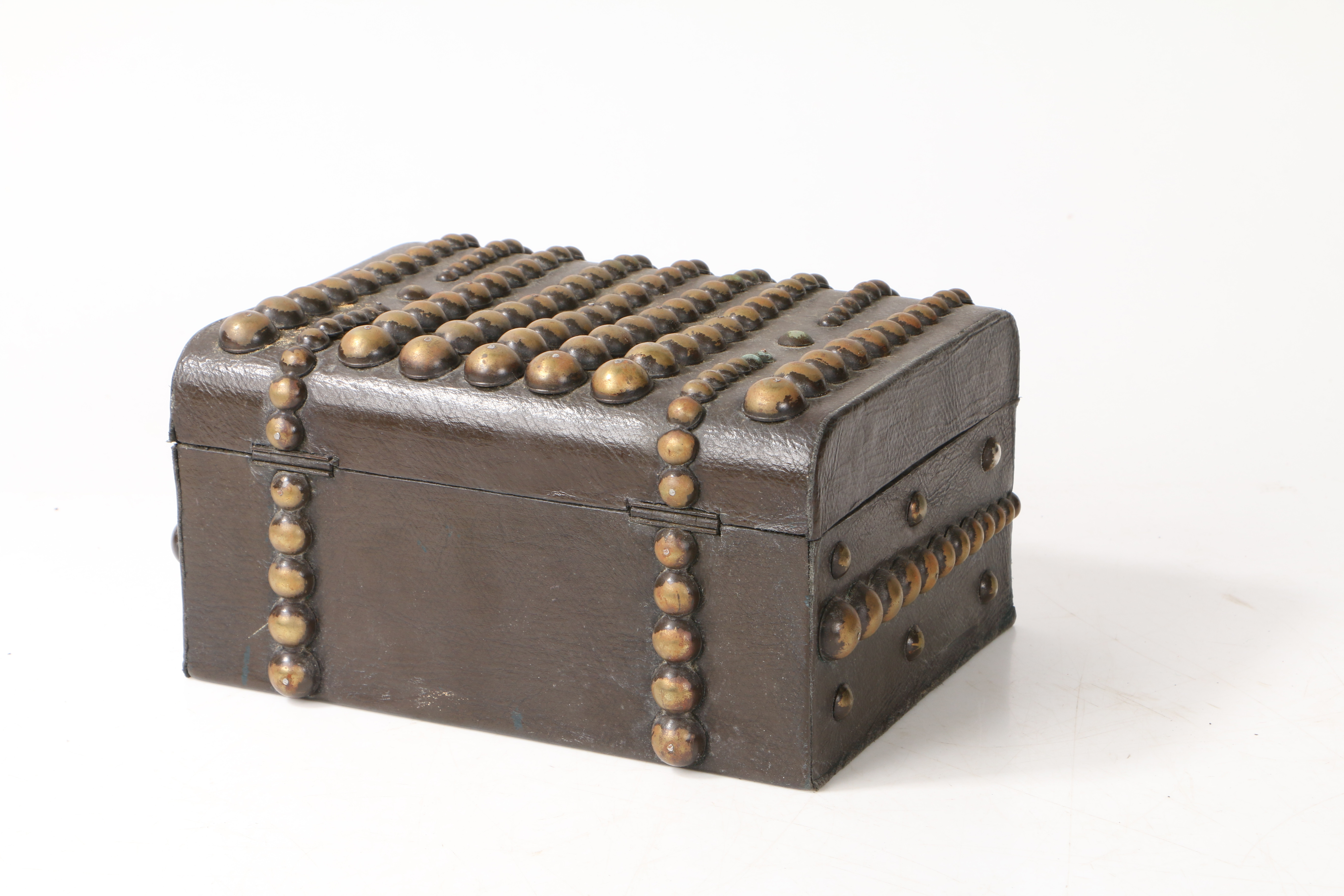 A EARLY 20TH CENTURY LEATHER STUDDED JEWELLERY BOX. - Image 7 of 7