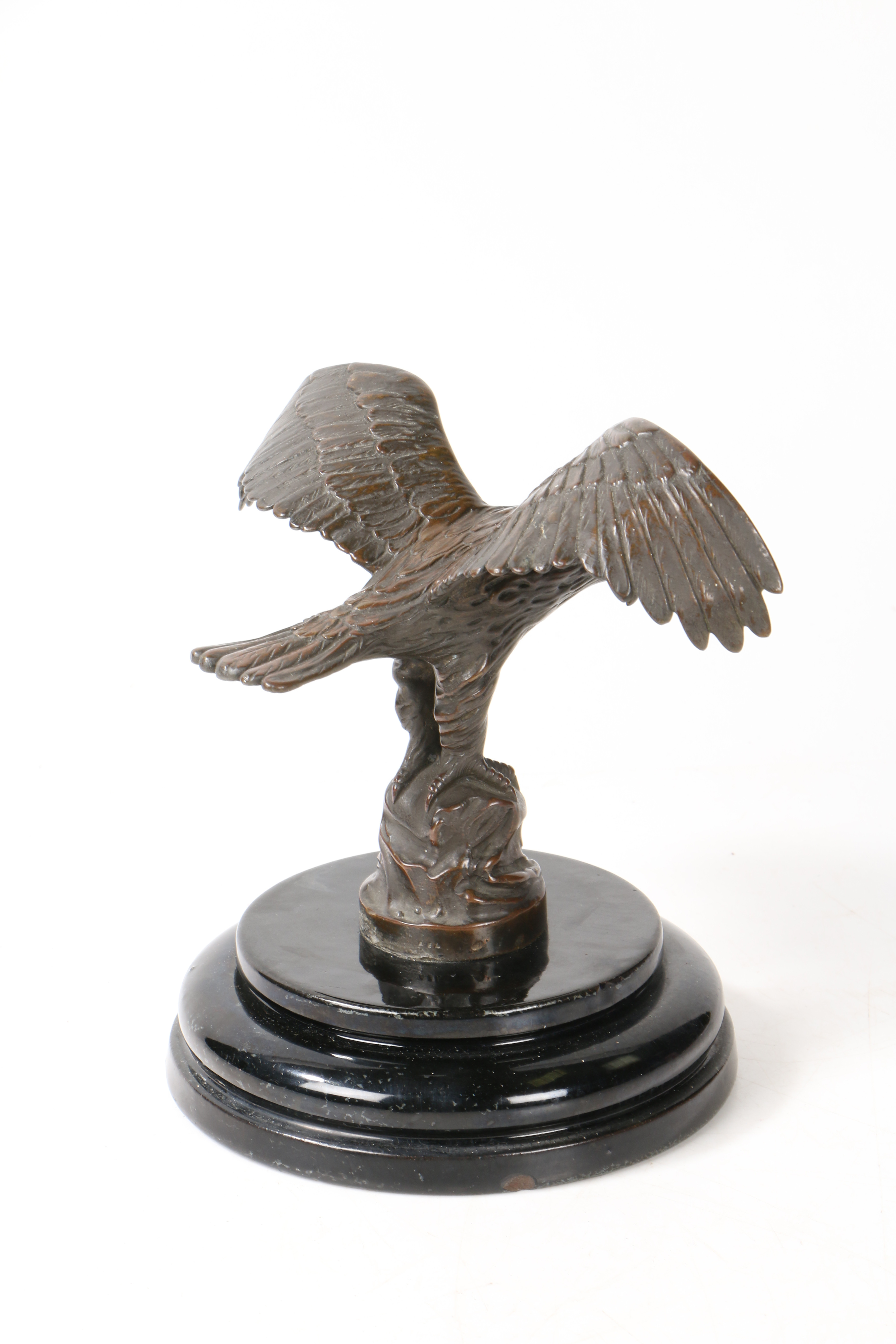 A LATE 19TH/ EARLY 20TH CENTURY BRONZE SCULPTURE OF A EAGLE. - Image 5 of 5