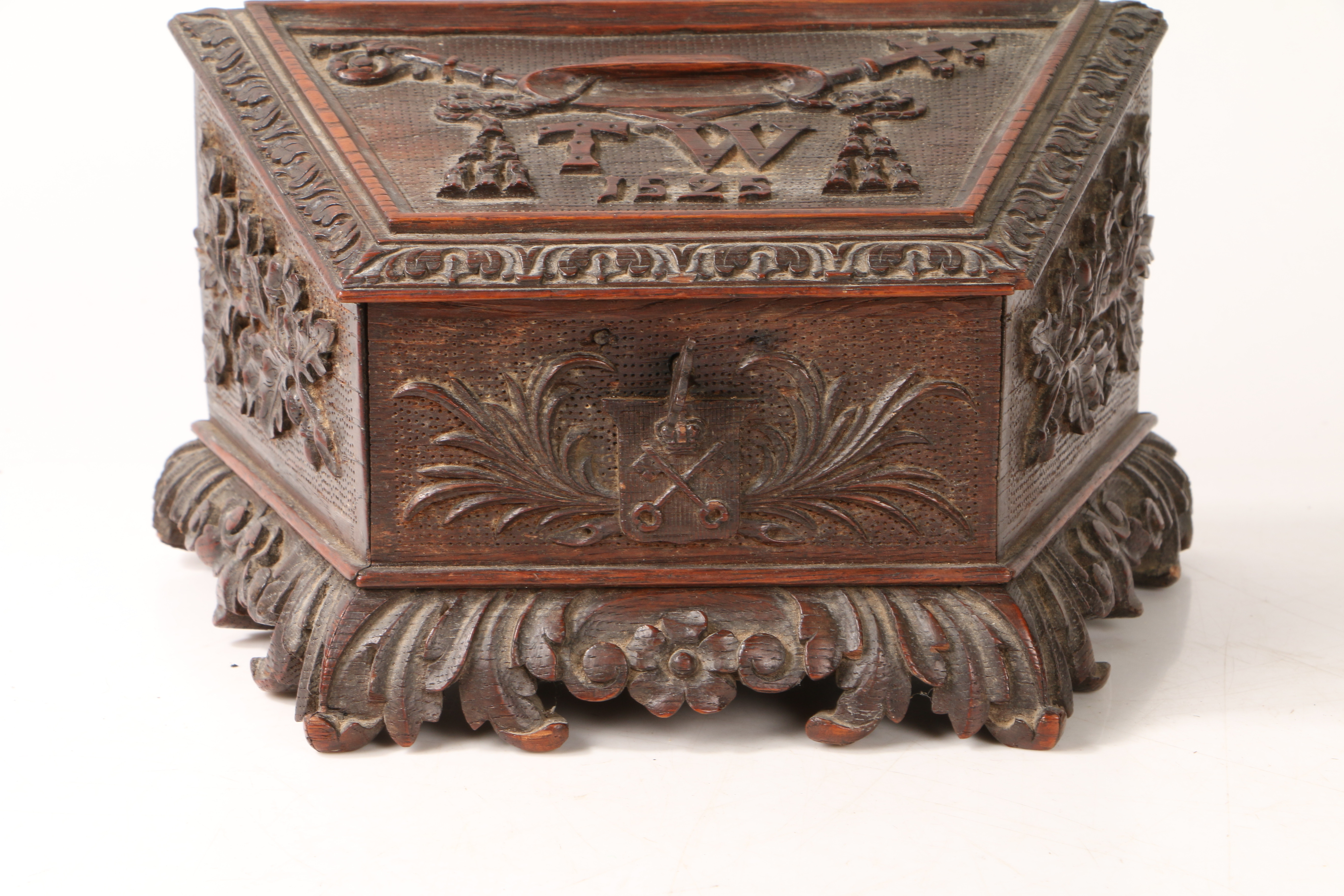 CHRIST CHURCH INTEREST - A 19TH CENTURY CARVED OAK BOX. - Image 2 of 10