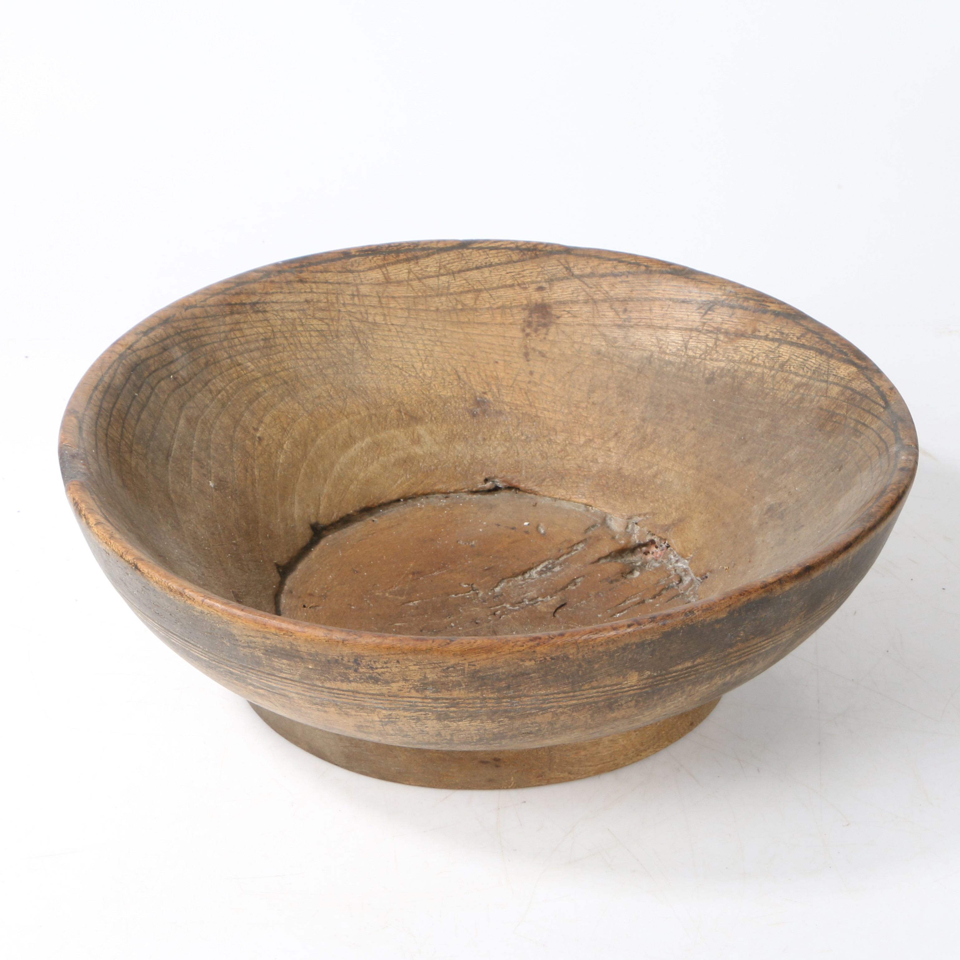 A 19TH CENTURY ELM TURNED BOWL.