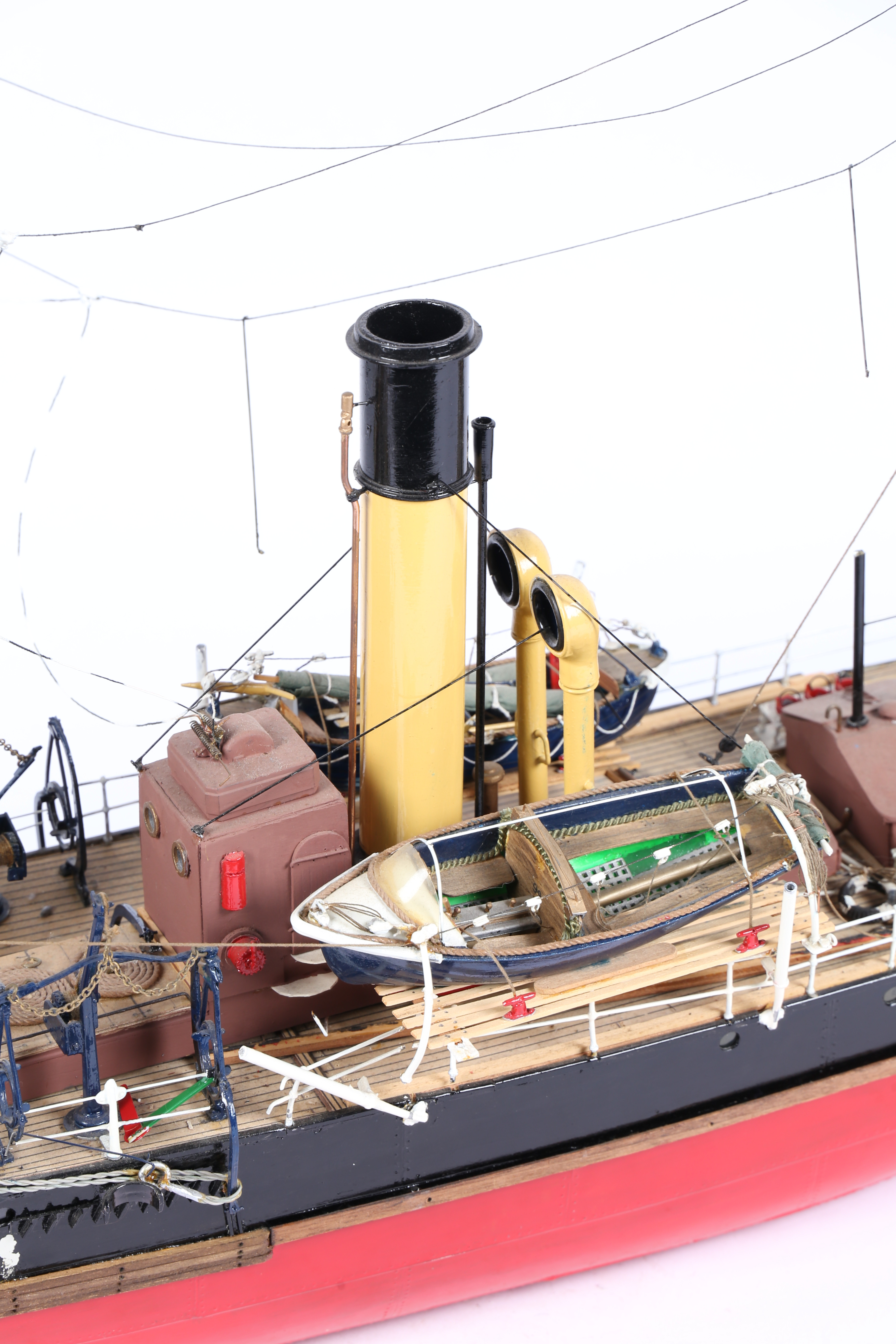 A LARGE 20TH CENTURY MODEL OF A SHIP. - Image 7 of 9