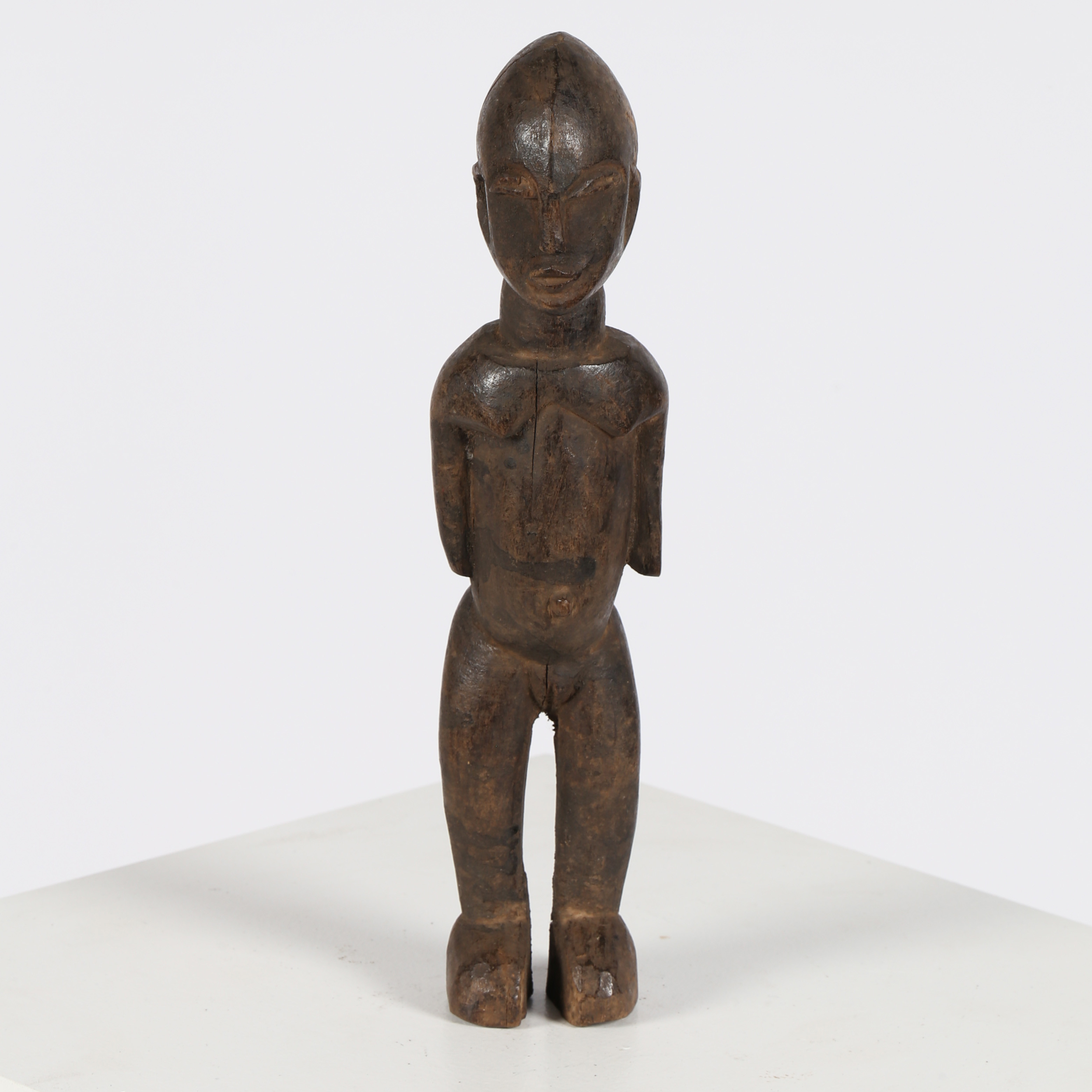 A BAULE STANDING MALE FIGURE, IVORY COATS/COTE D'IVOIRE.