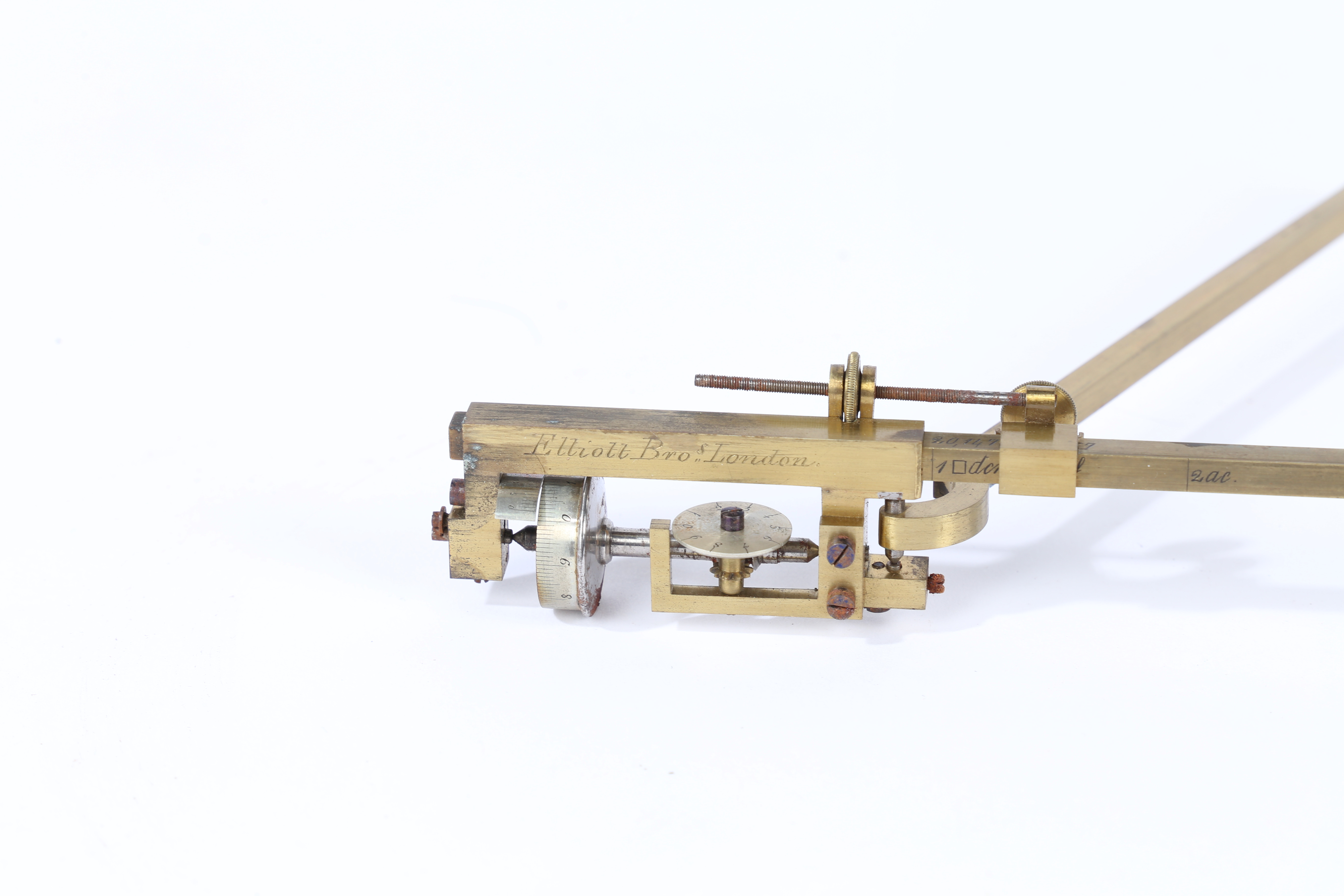 A LATE 19TH/20TH CENTURY BRASS PLANIMETER BY ELLIOTT BROS LONDON. - Bild 3 aus 4