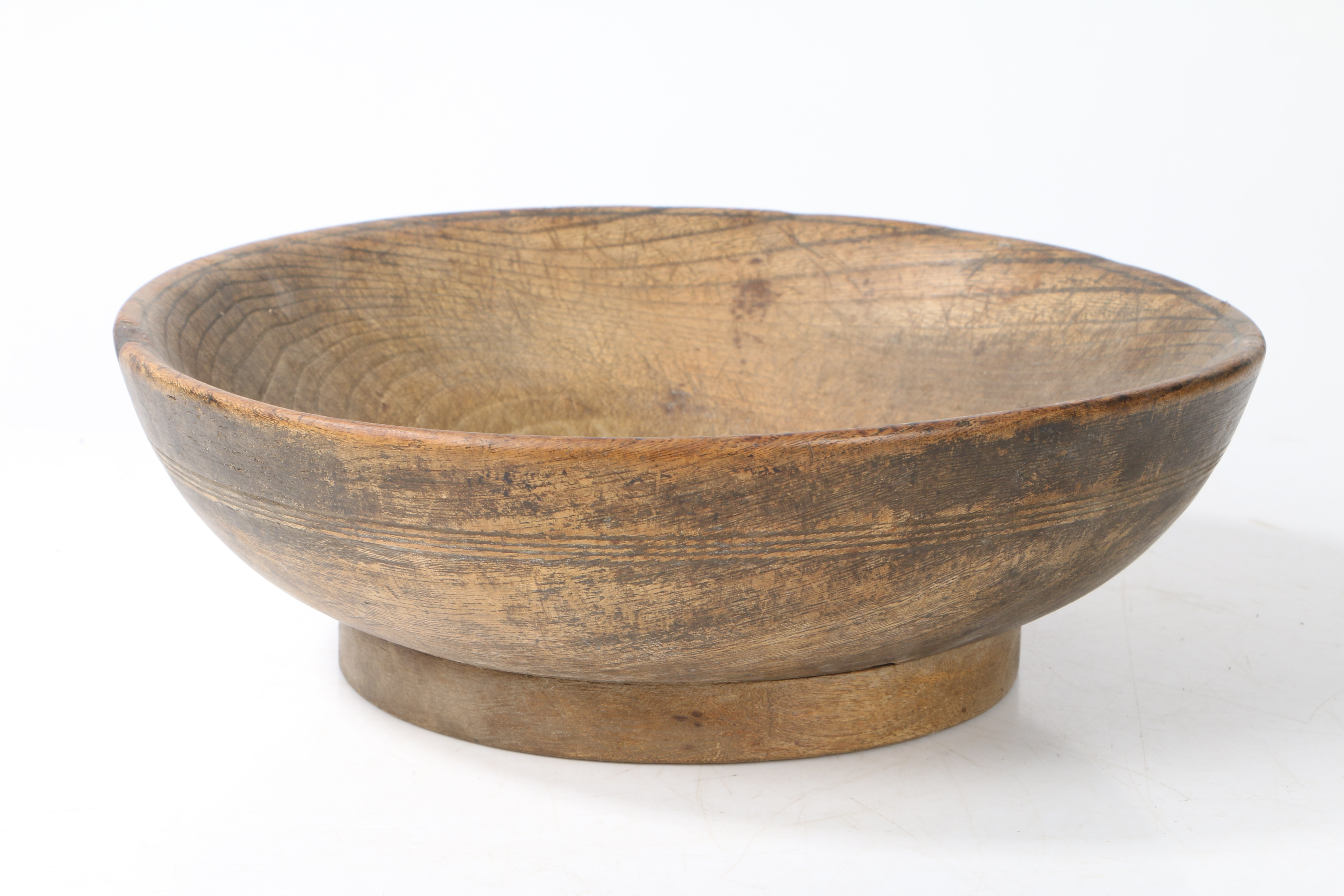 A 19TH CENTURY ELM TURNED BOWL. - Image 2 of 5