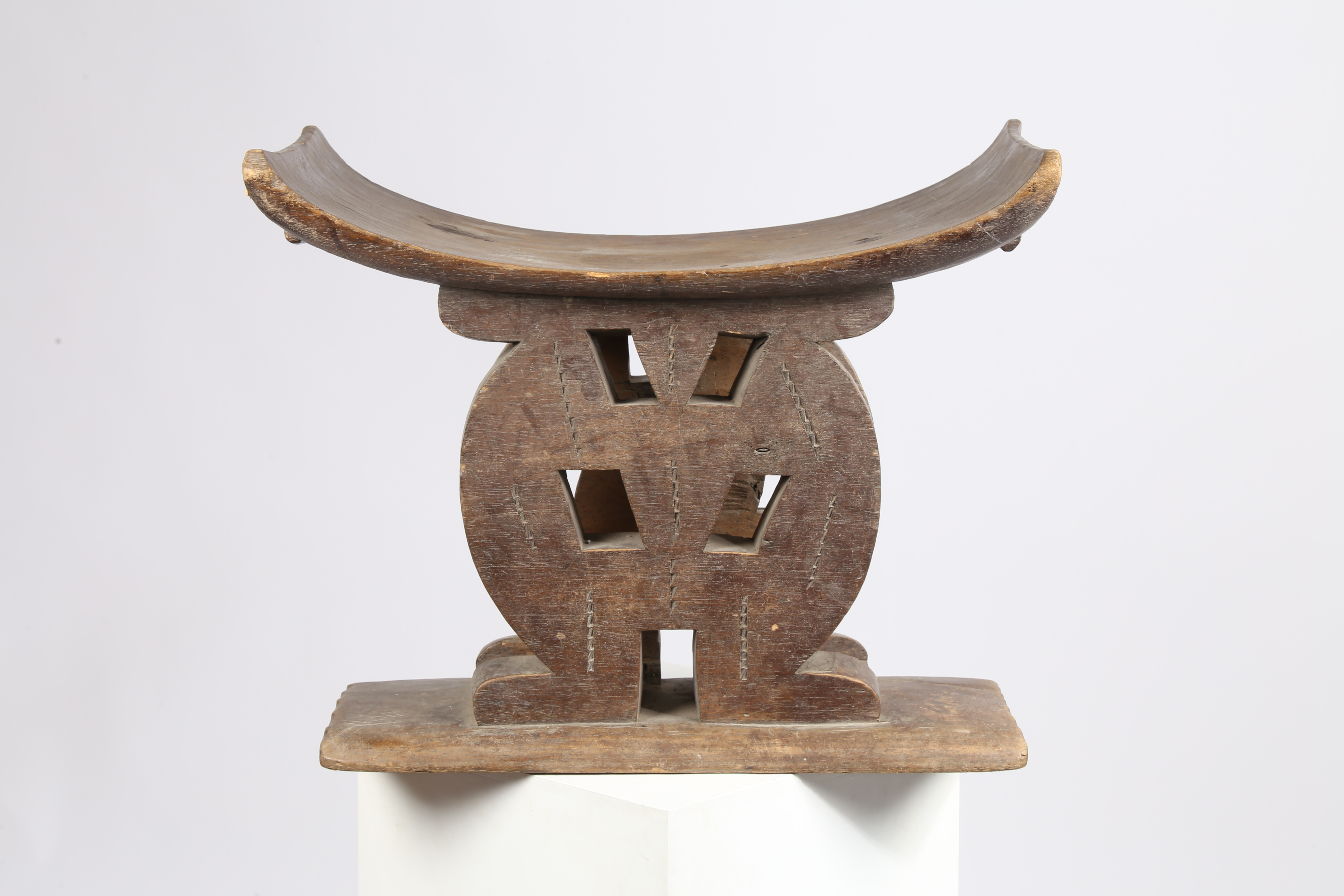 AN ASHANTI STOOL, GHANA. - Image 5 of 7