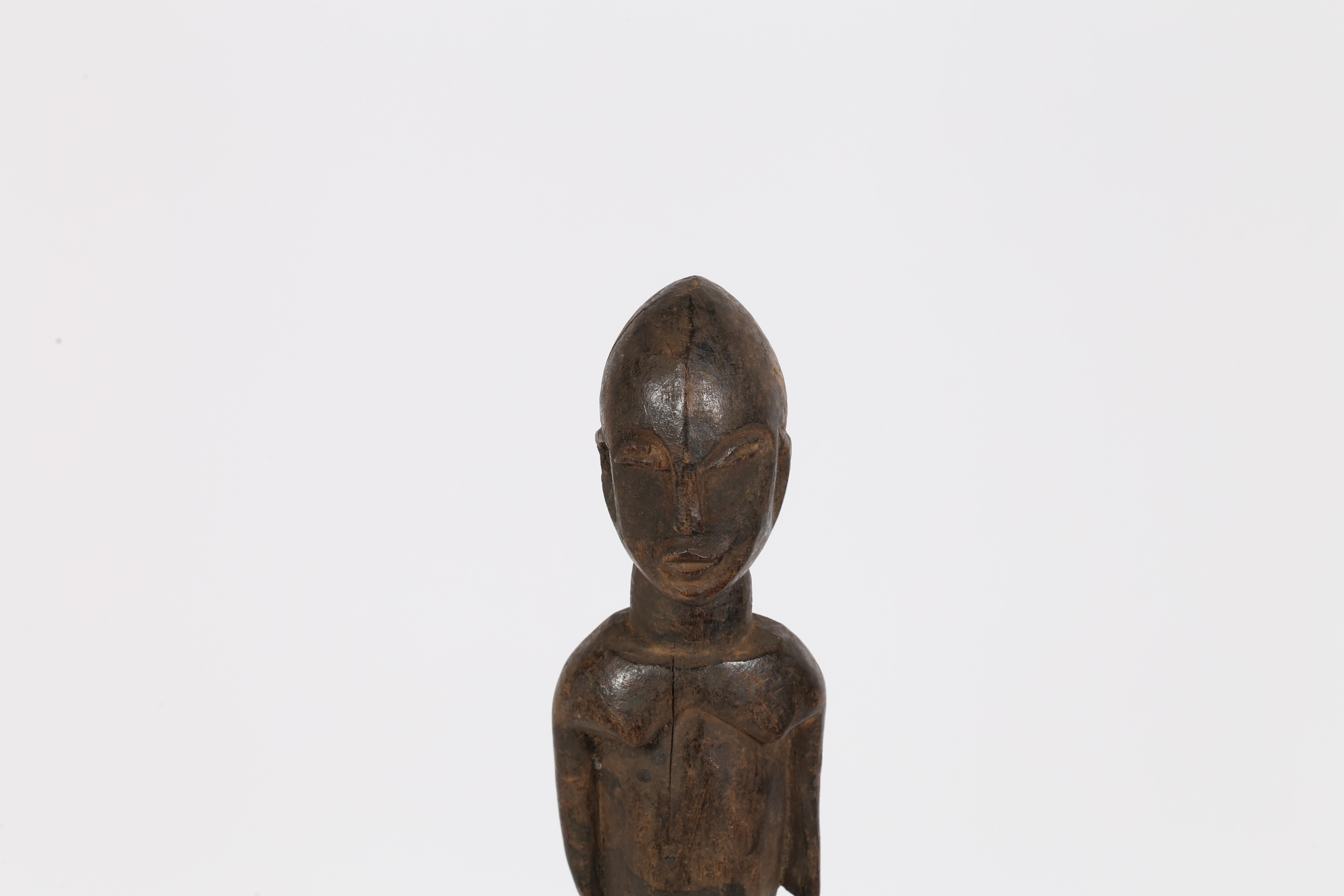 A BAULE STANDING MALE FIGURE, IVORY COATS/COTE D'IVOIRE. - Image 2 of 8