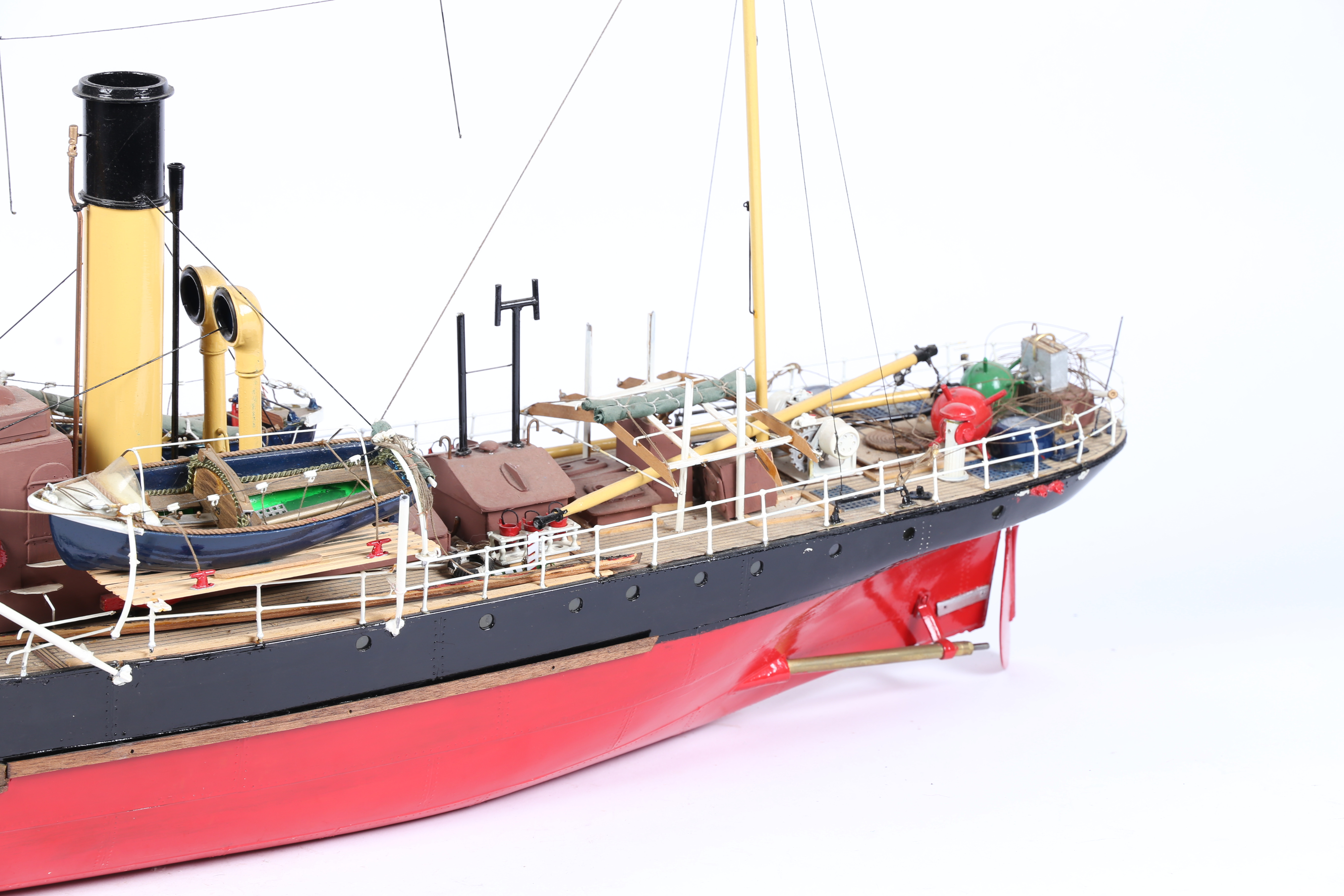 A LARGE 20TH CENTURY MODEL OF A SHIP. - Image 5 of 9