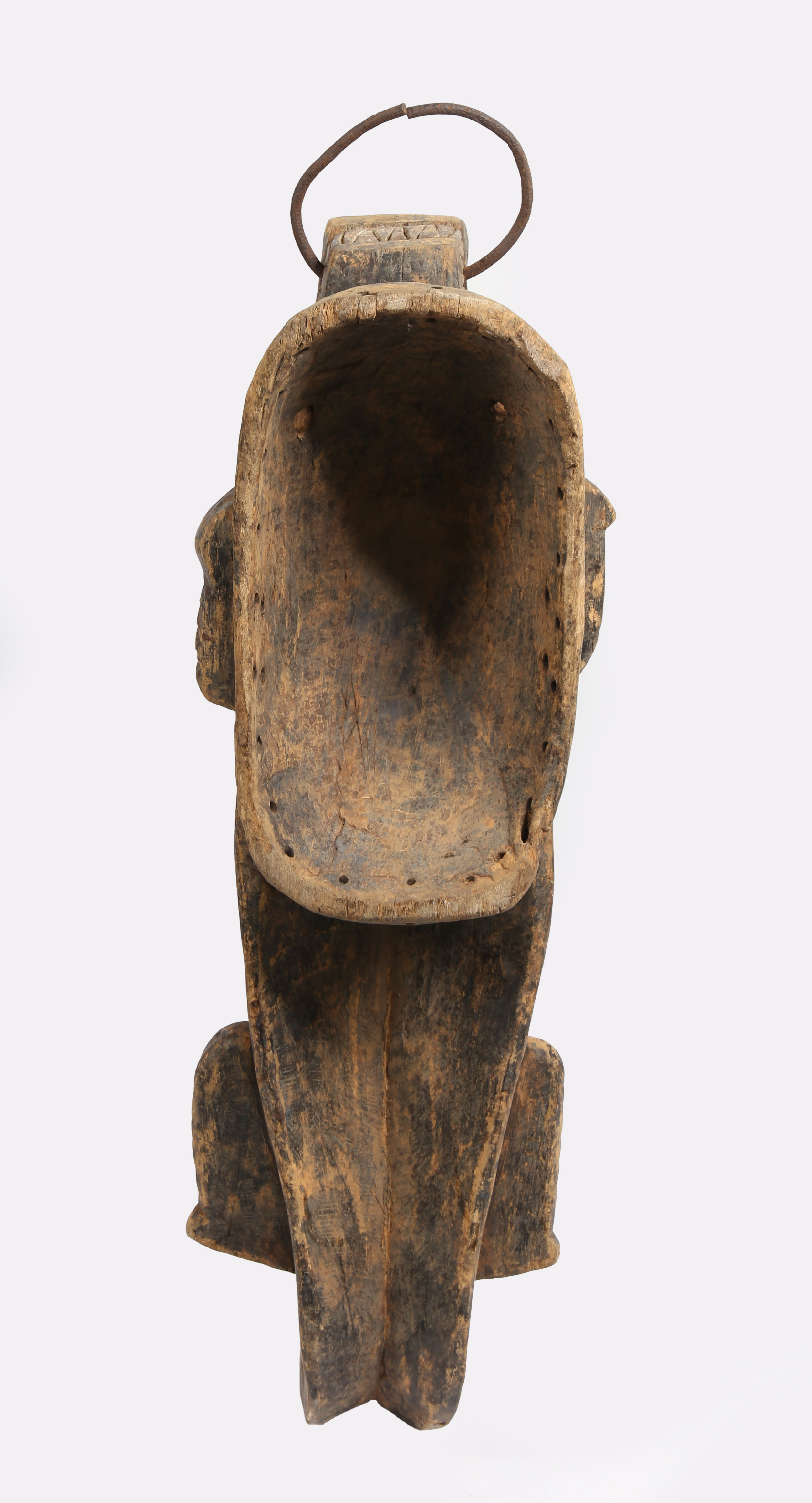A LARGE AFRICAN CARVED CROCODILE MASK. - Image 6 of 11