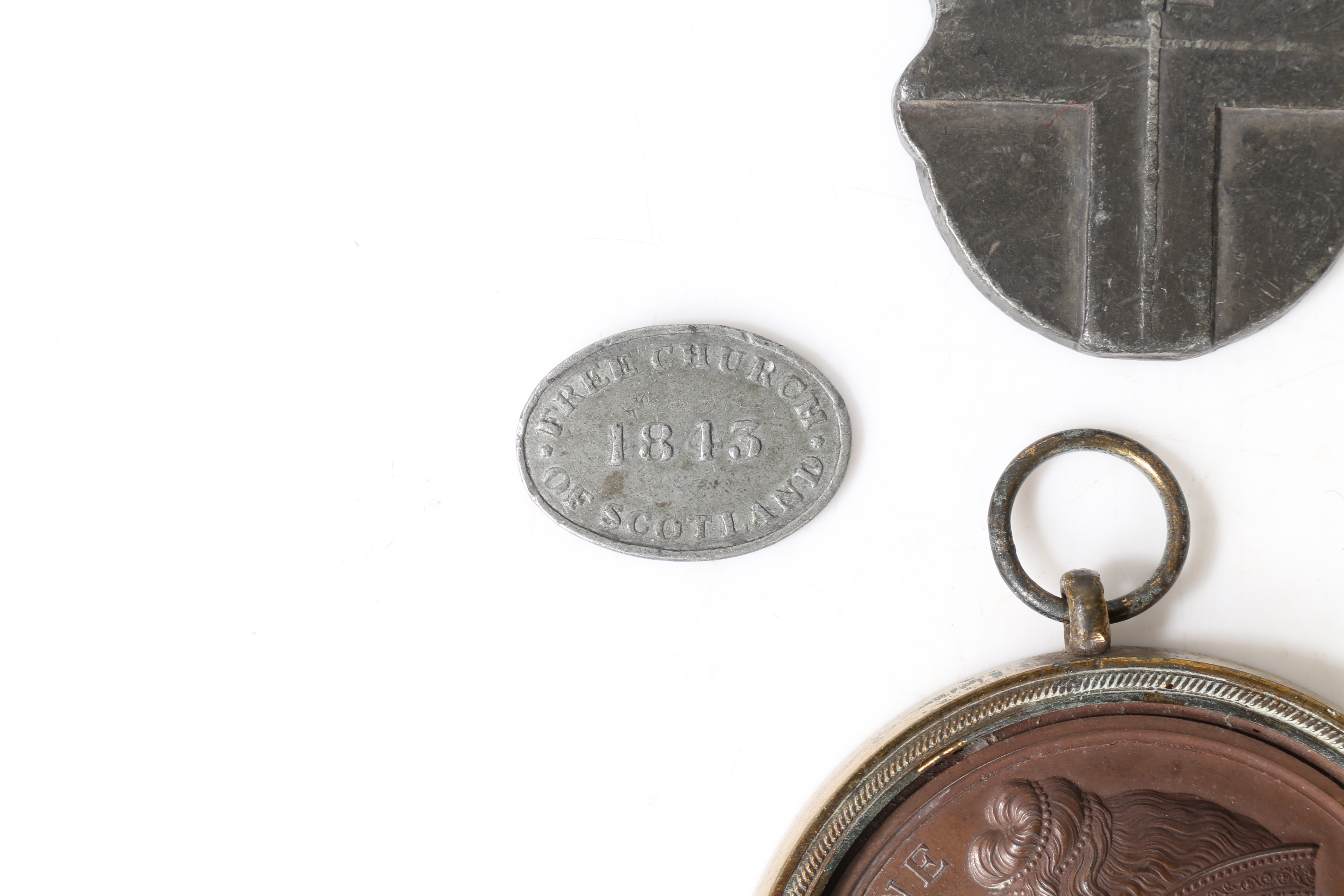 A COLLECTION 18TH CENTURY AND LATER TOKENS AND MEDALLIONS. - Image 3 of 9