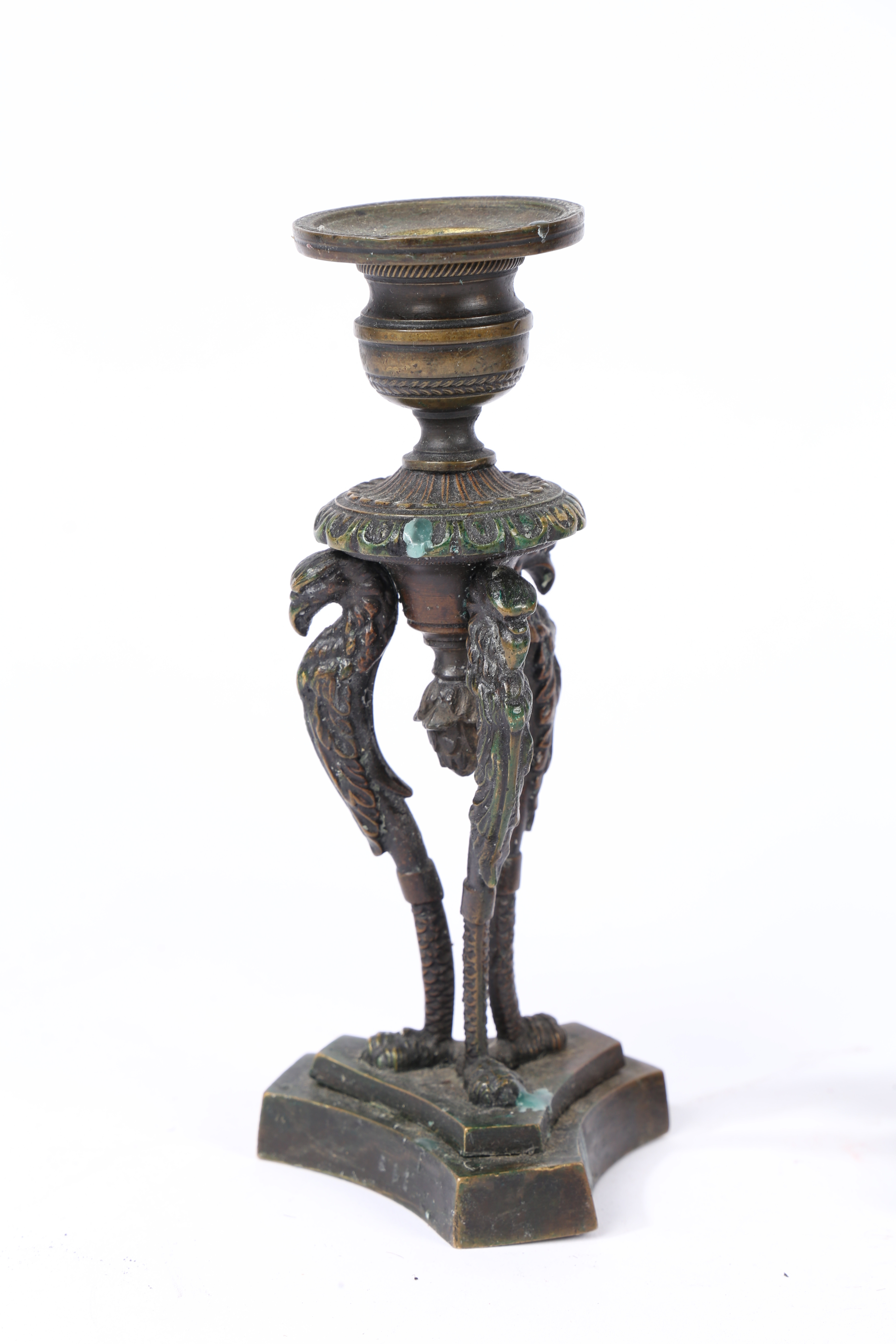 IN THE MANNER OF CHENEY OF LONDON A PAIR OF REGENCY BRONZE CANDLESTICKS. - Image 4 of 6