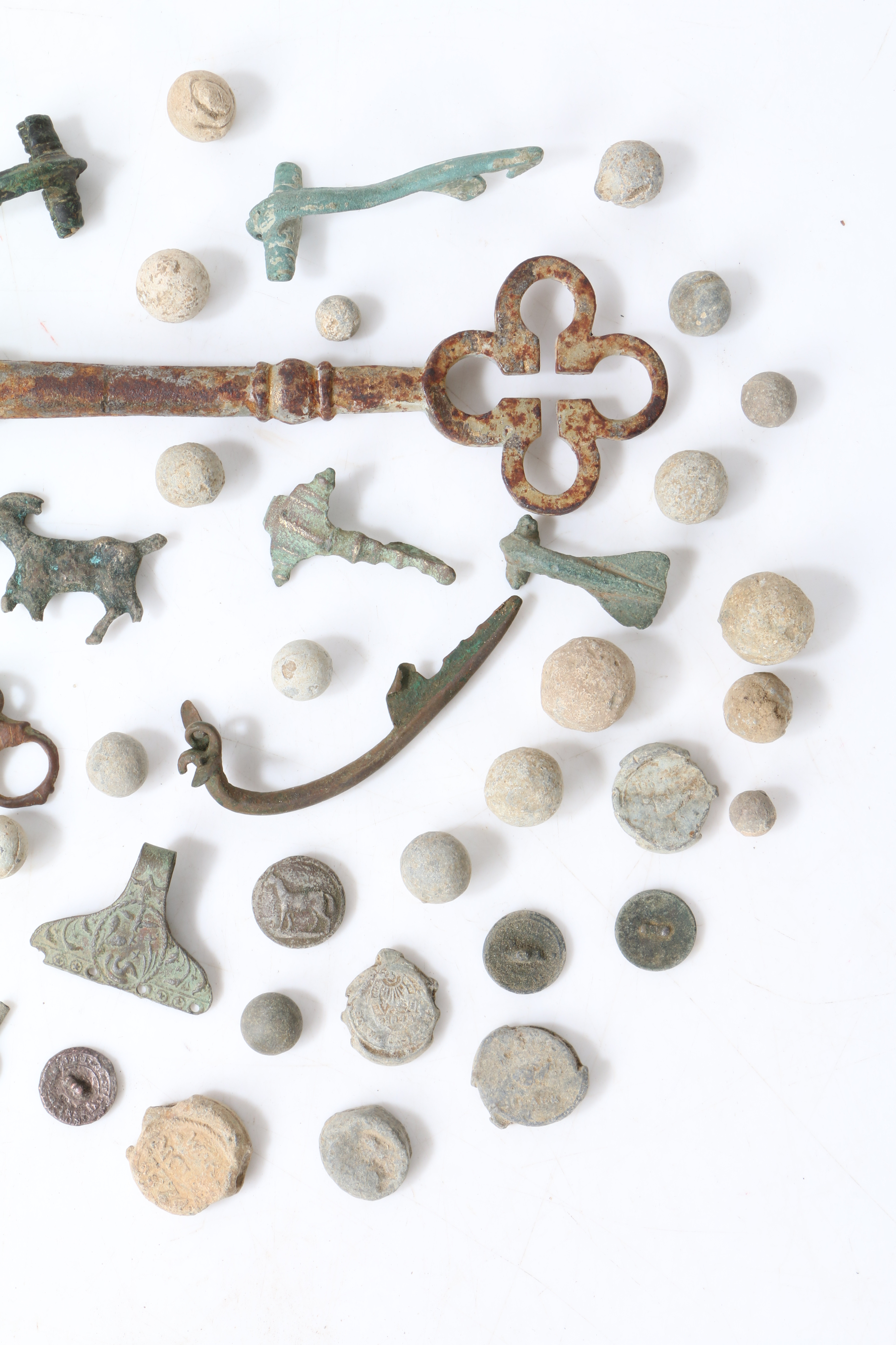 A COLLECTION OF ARTIFACTS (QTY). - Image 4 of 4