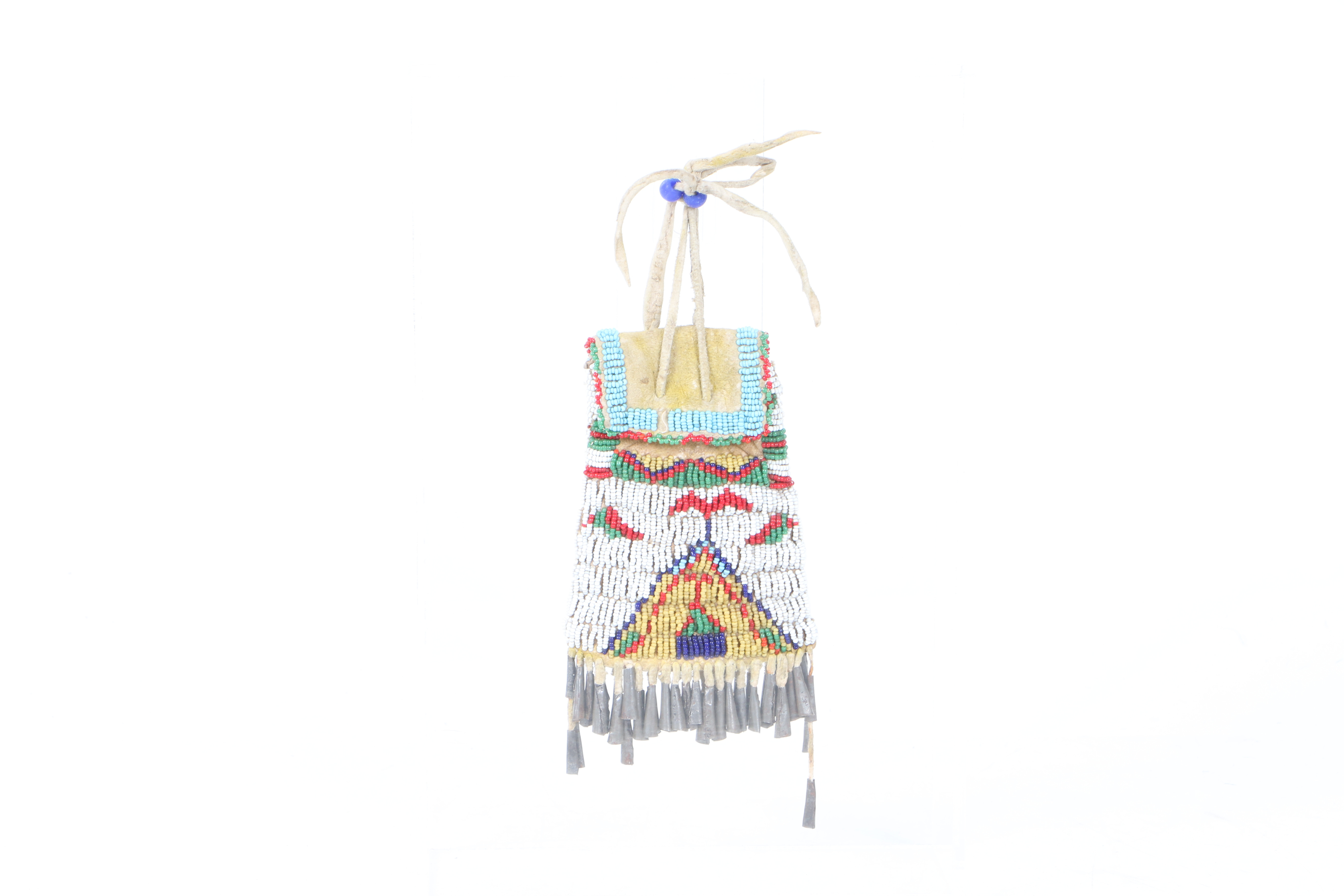 A LAKOTA SIOUX NATIVE AMERICAN BEADED STRIKE-A-LITE POUCH. - Image 2 of 4