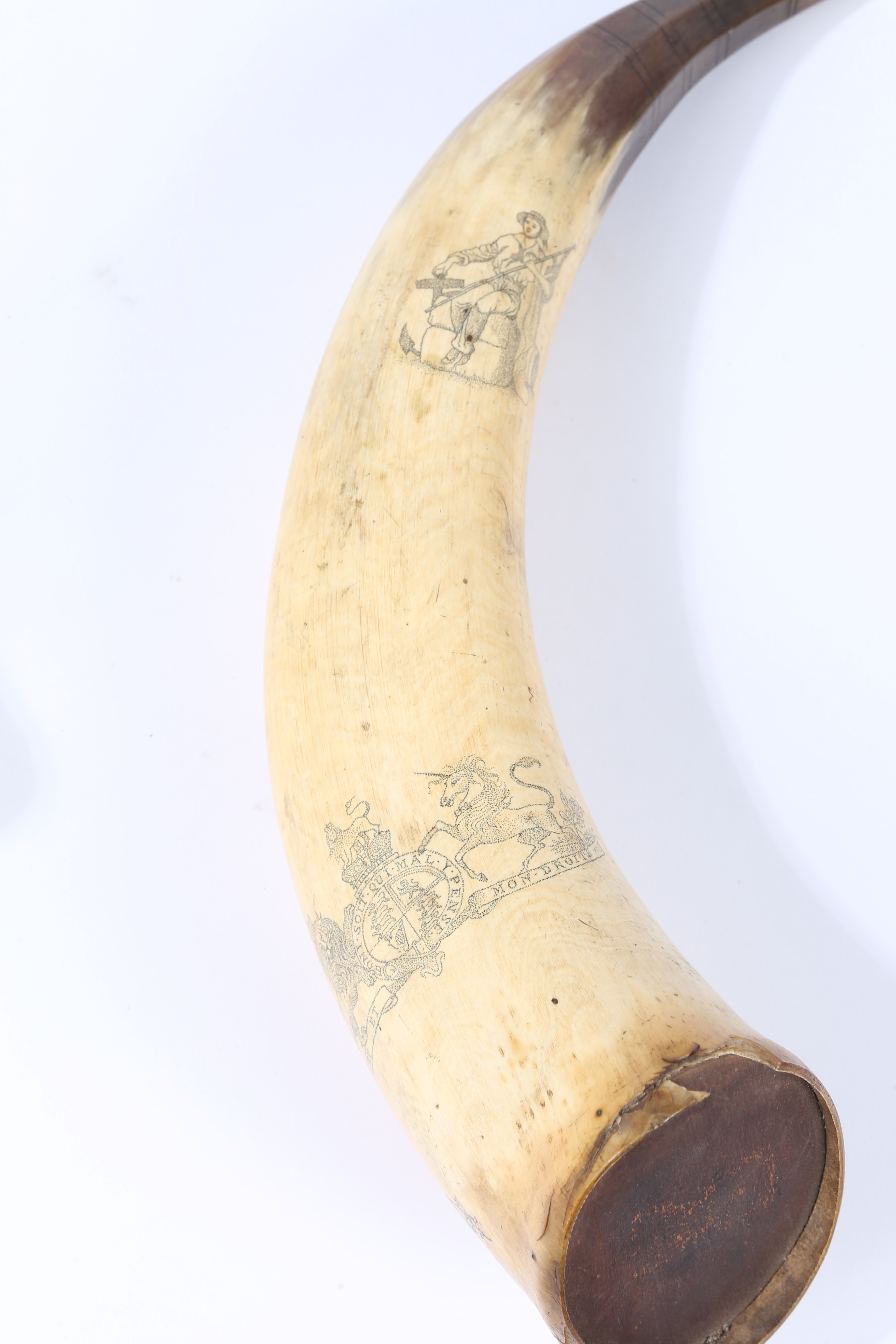 A LARGE PAIR OF 19TH CENTURY SCRIMSHAW HORNS. - Image 8 of 11