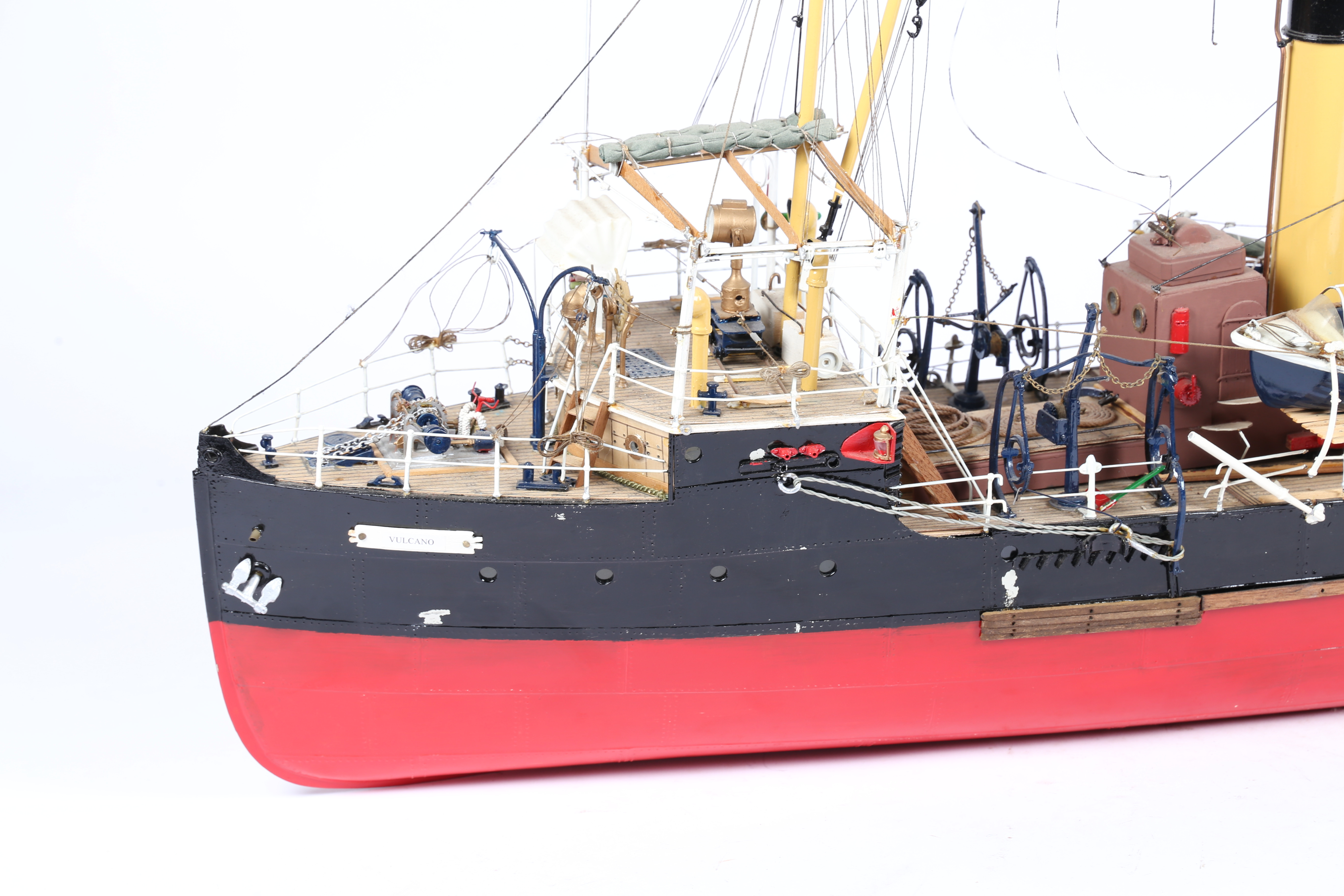 A LARGE 20TH CENTURY MODEL OF A SHIP. - Image 2 of 9