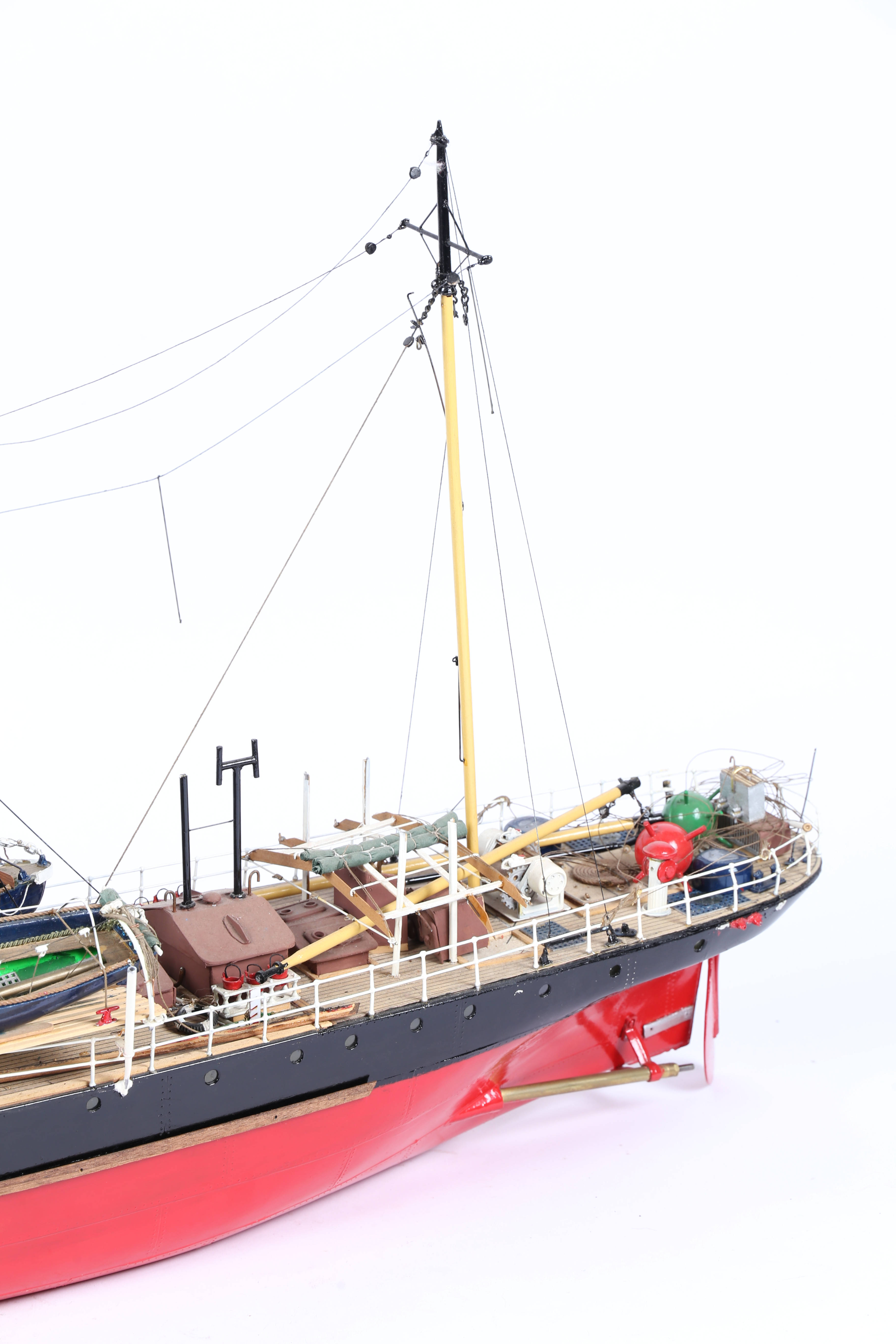 A LARGE 20TH CENTURY MODEL OF A SHIP. - Image 6 of 9