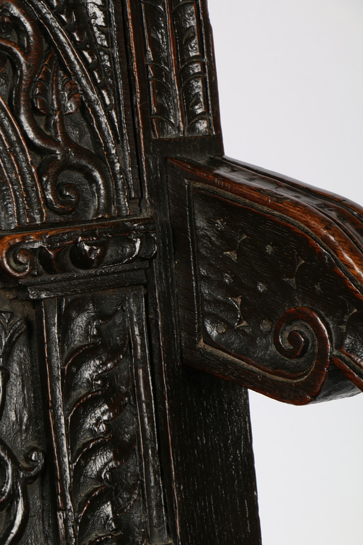 A GOOD AND RARE ELIZABETH I OAK OPEN ARMCHAIR, CIRCA 1570. - Image 12 of 14