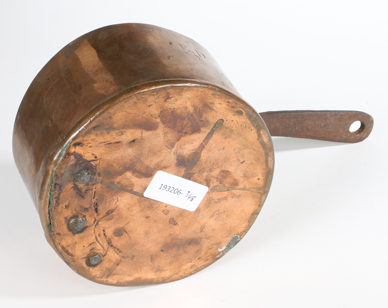 A SMALL19TH CENTURY COPPER PAN, ENGLISH. - Image 3 of 3