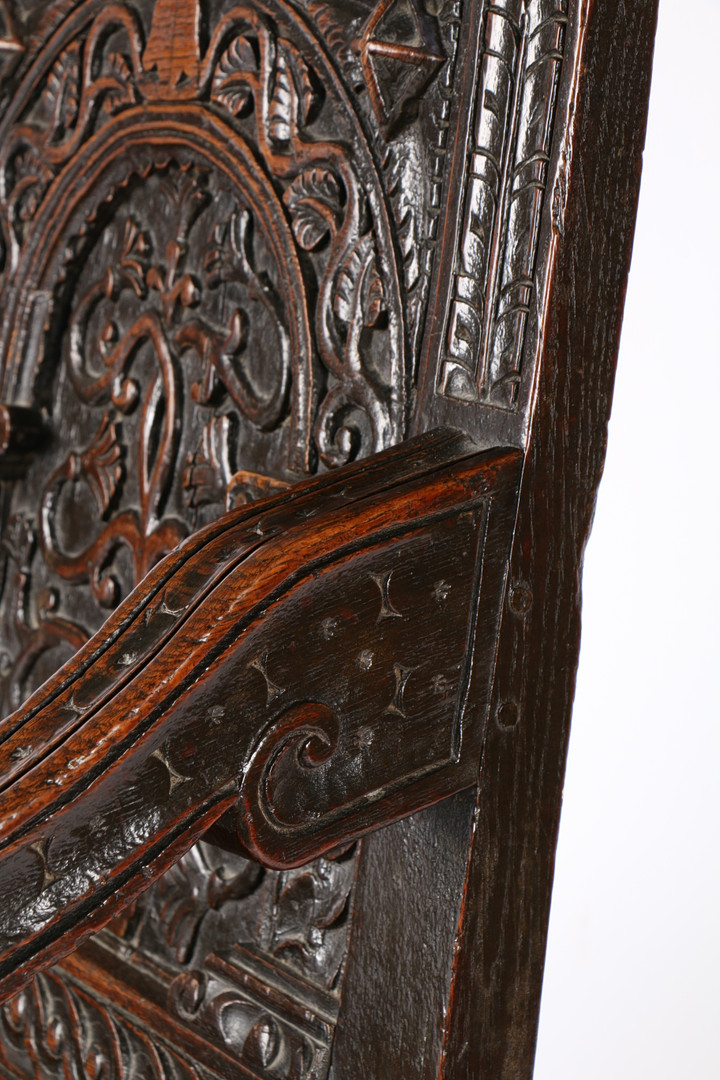 A GOOD AND RARE ELIZABETH I OAK OPEN ARMCHAIR, CIRCA 1570. - Image 9 of 14