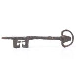 A LARGE AND IMPRESSIVE 14TH CENTURY IRON KEY, ENGLISH, CIRCA 1300.