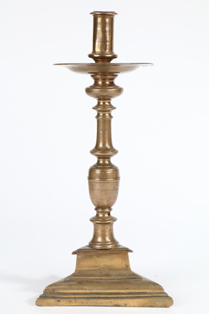 A 17TH CENTURY BRASS ('BELL-METAL') SOCKET CANDLESTICK, SPANISH. - Image 2 of 3